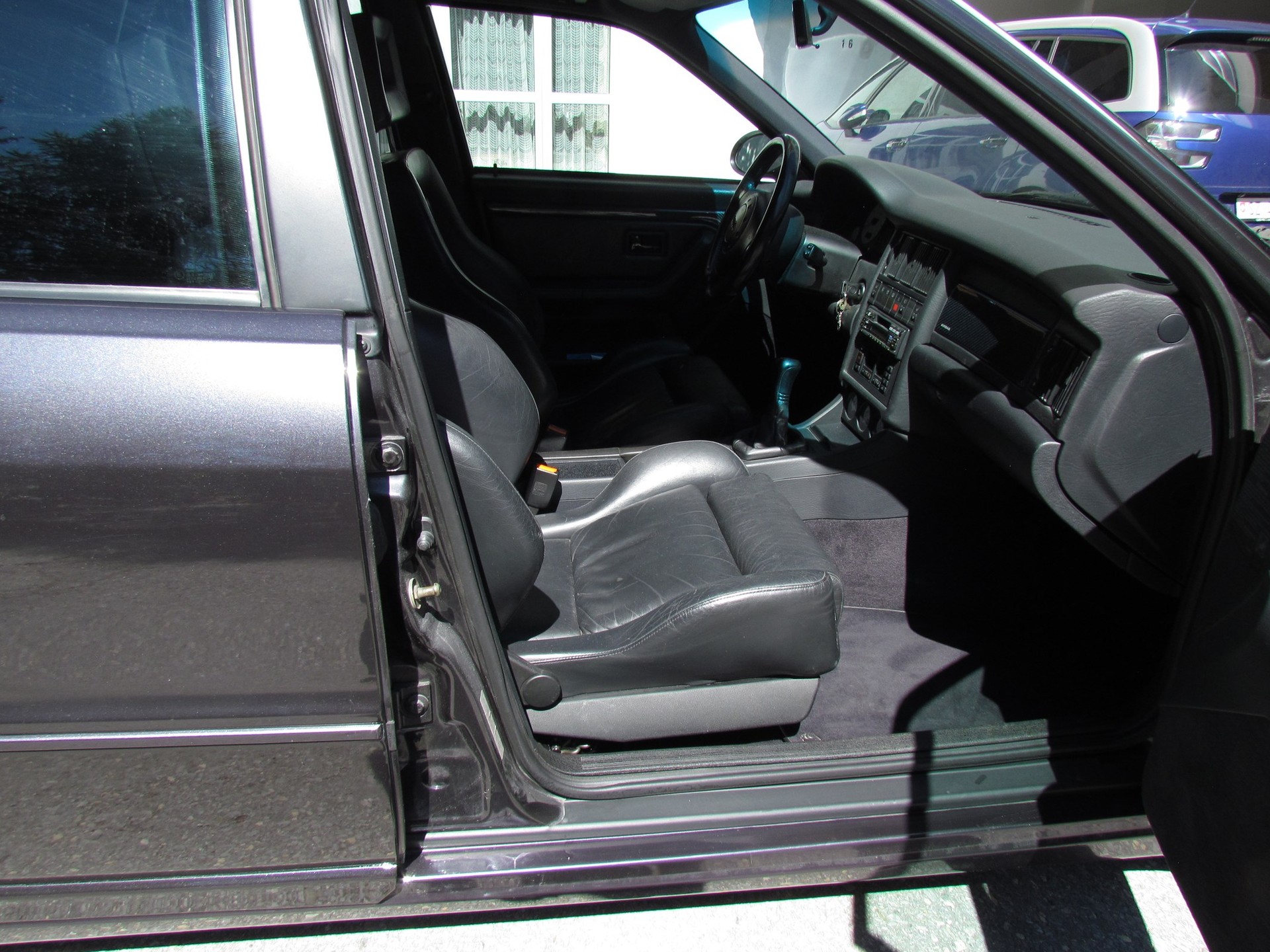 AUDI 80 Avant RS2-image-13