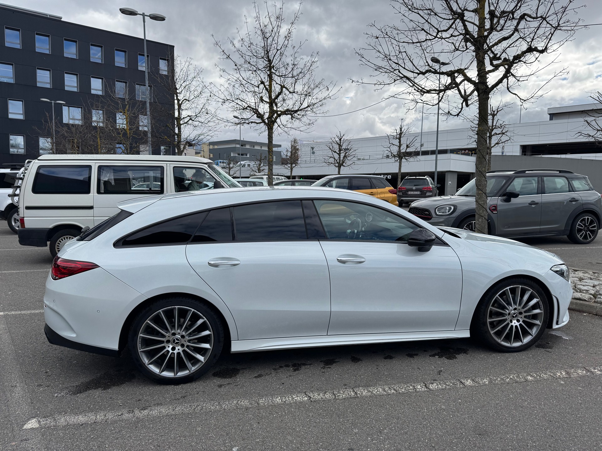 MERCEDES-BENZ CLA Shooting Brake 200 AMG Line 7G-DCT-image-2