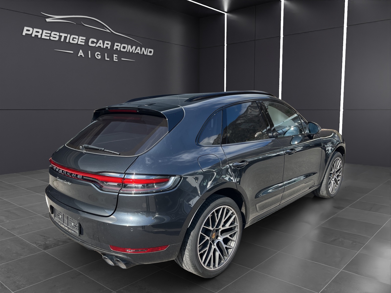 PORSCHE Macan Turbo PDK-image-1