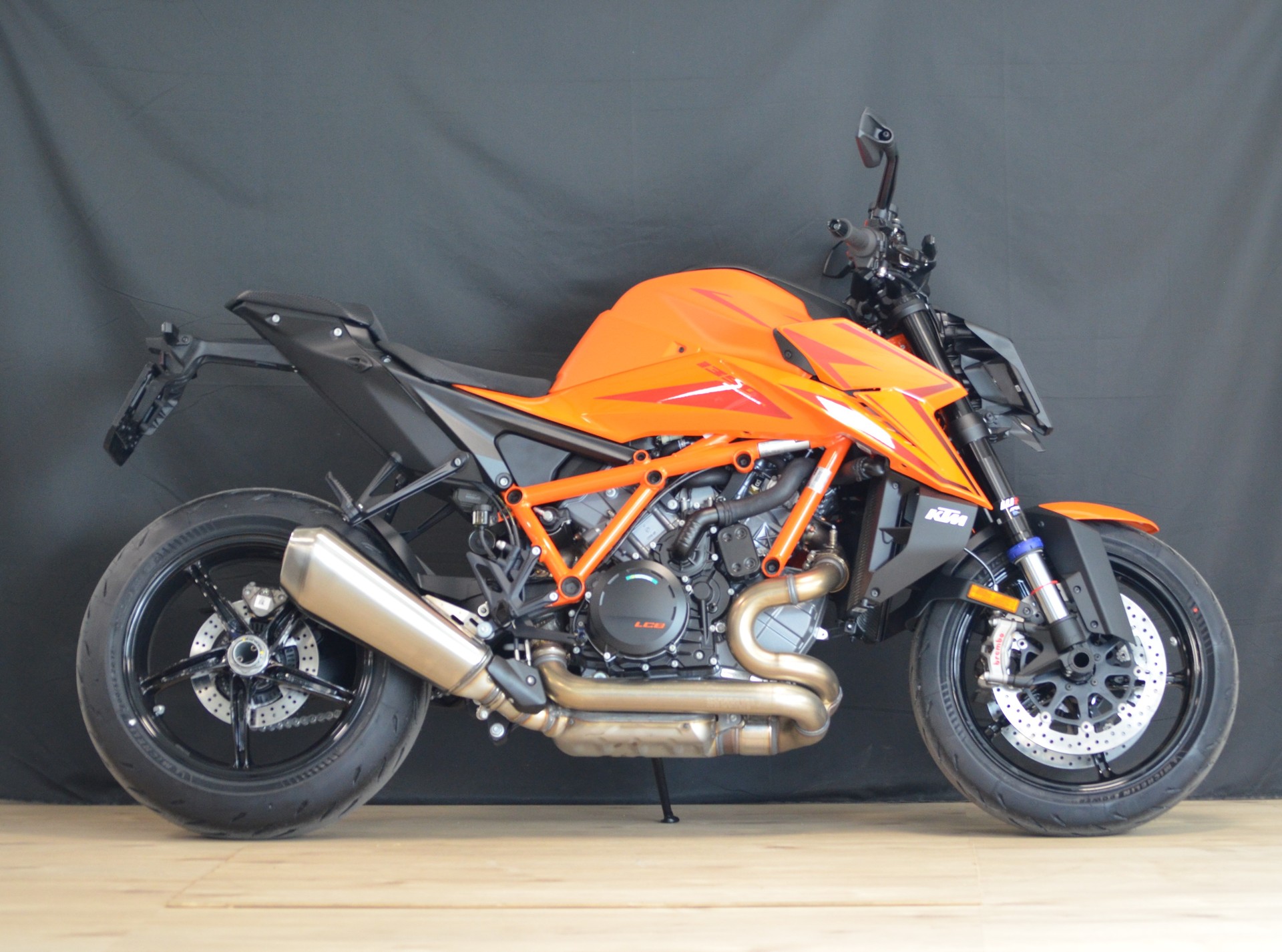 KTM 1390 Super Duke R EVO MY26-image-2