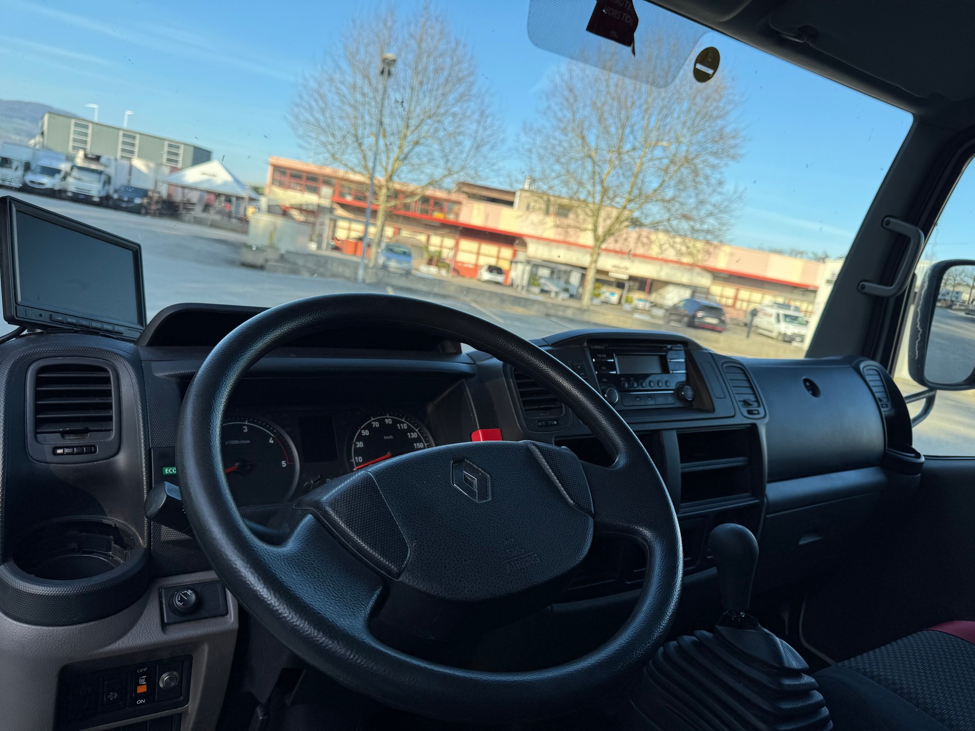 RENAULT Maxity 130.35 Frigo-image-9