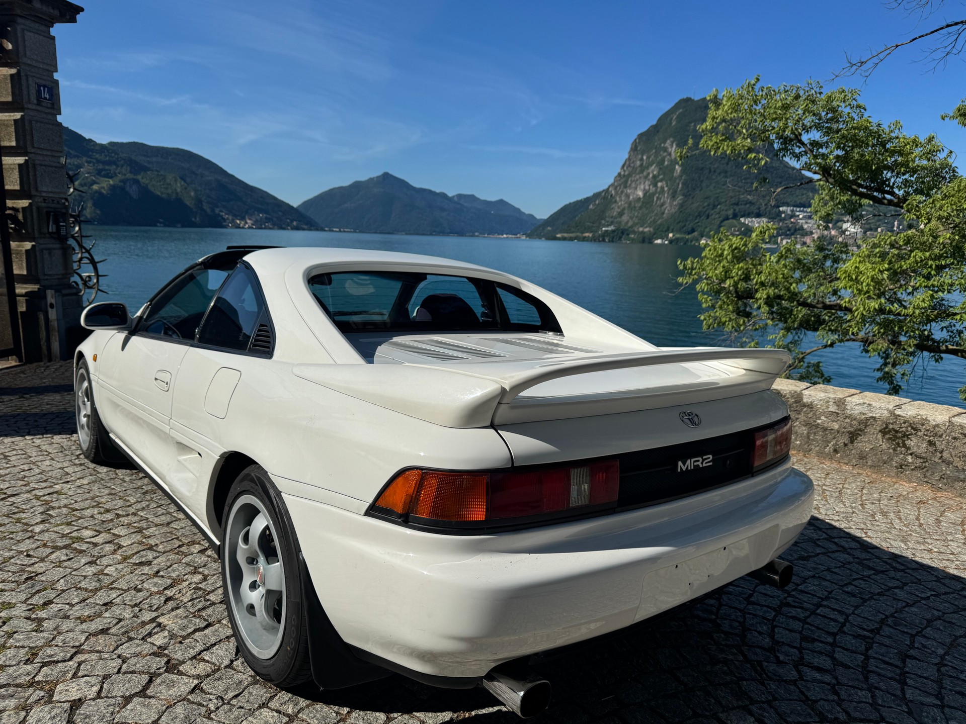 TOYOTA MR2 2.0-image-2