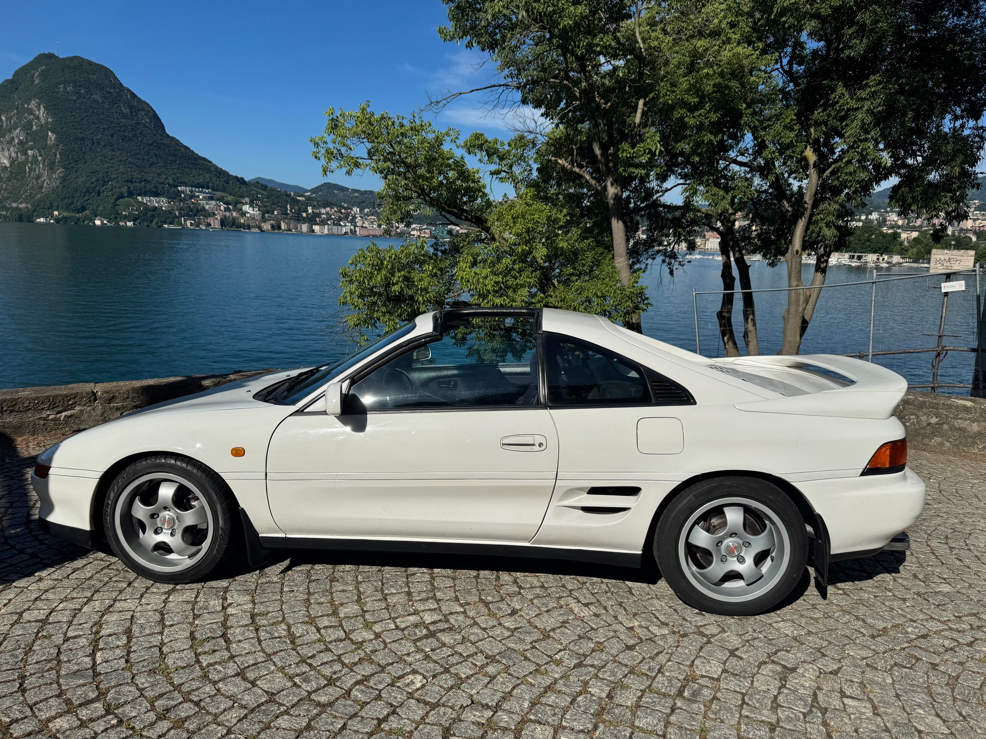 TOYOTA MR2 2.0-image-4