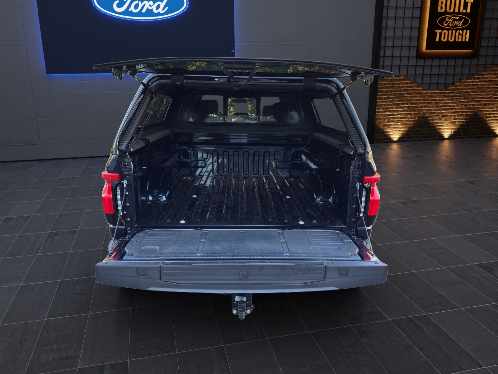 FORD F-Pickup F-150 LIGHTNING STANDARD RANGE BATTERY SUPER-CREW LARIAT Launch Edition 4x4-image-13