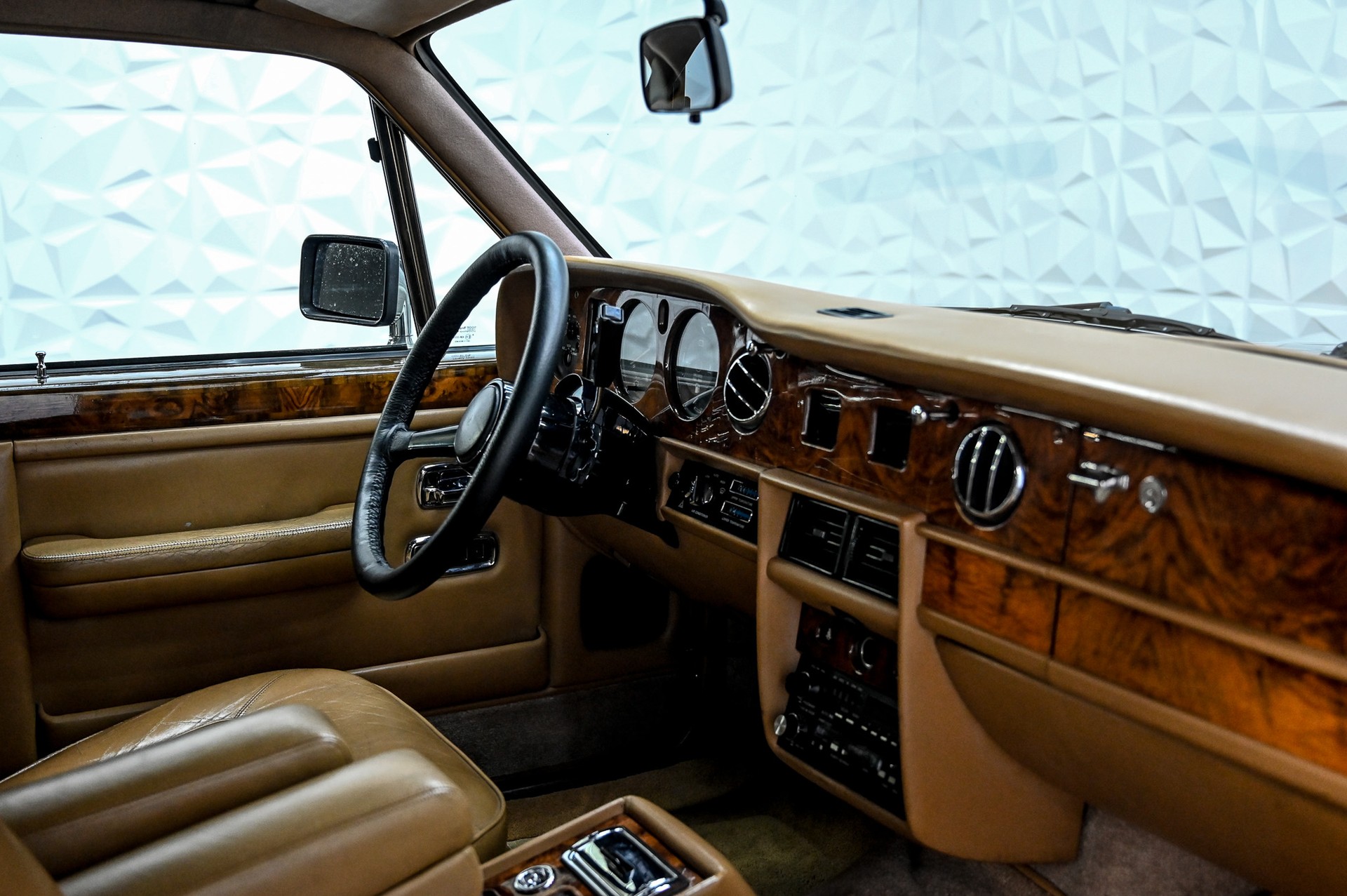 ROLLS-ROYCE Silver Spur-image-25