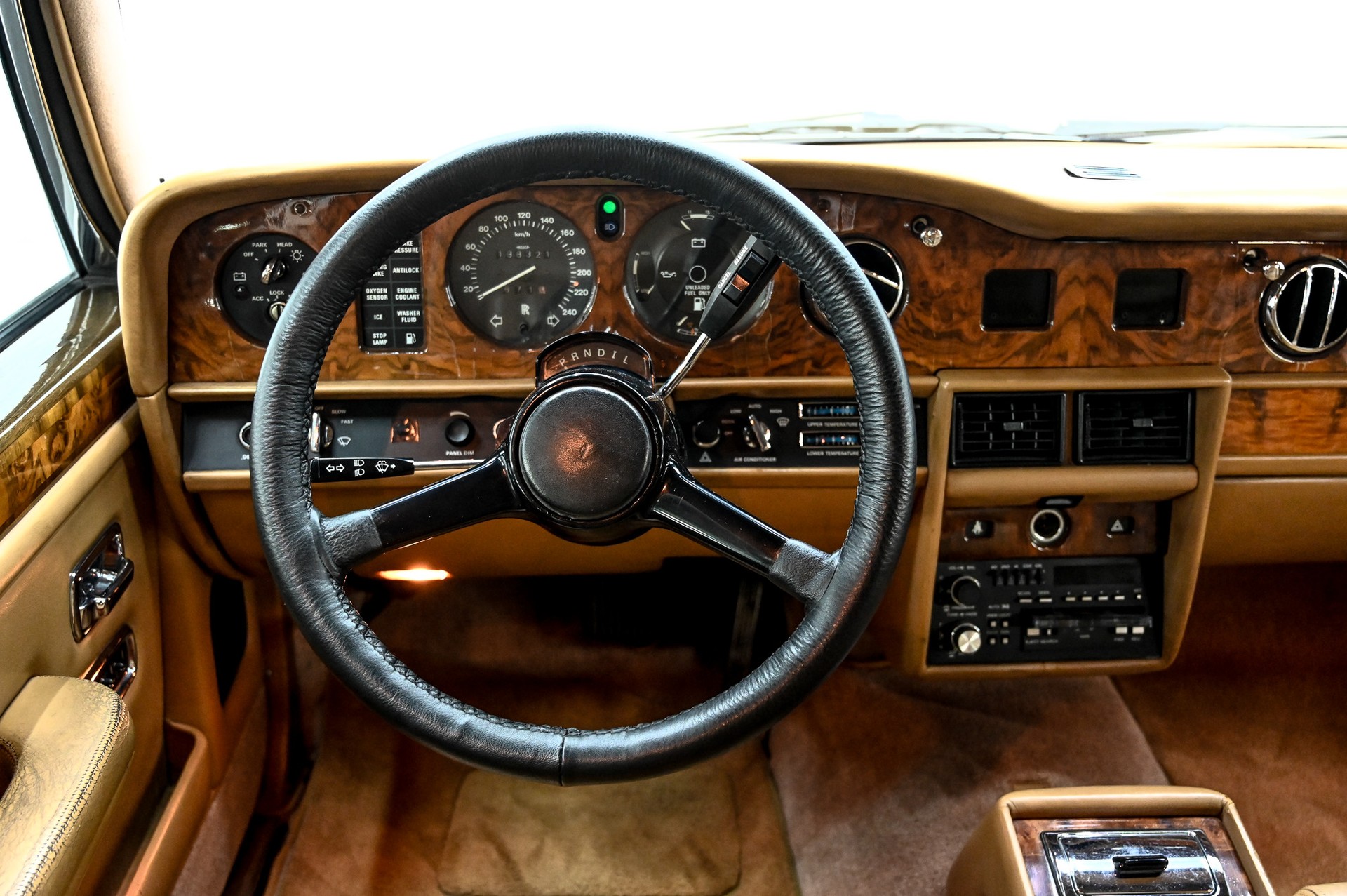 ROLLS-ROYCE Silver Spur-image-24