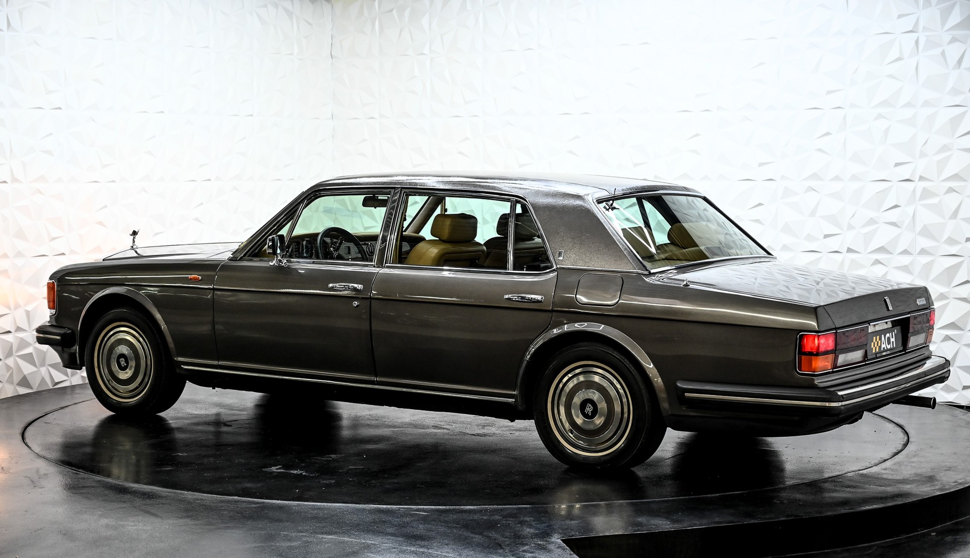 ROLLS-ROYCE Silver Spur-image-11