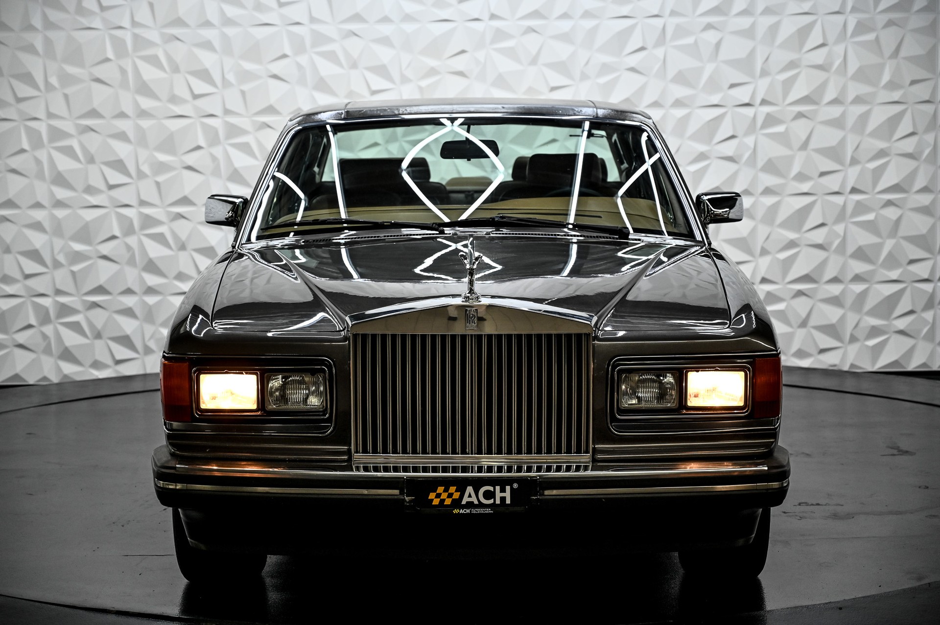 ROLLS-ROYCE Silver Spur-showroom-element-1
