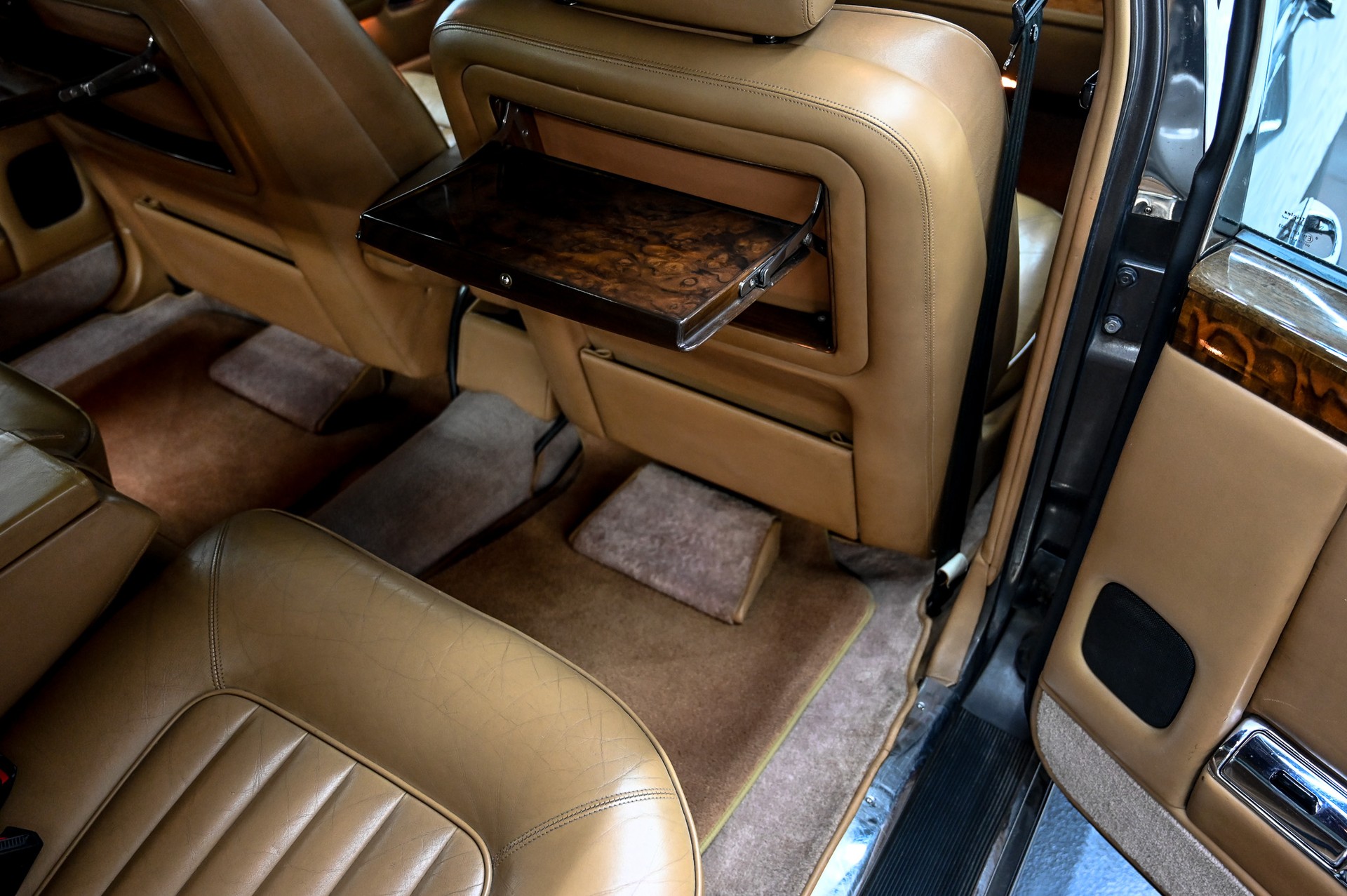 ROLLS-ROYCE Silver Spur-image-22