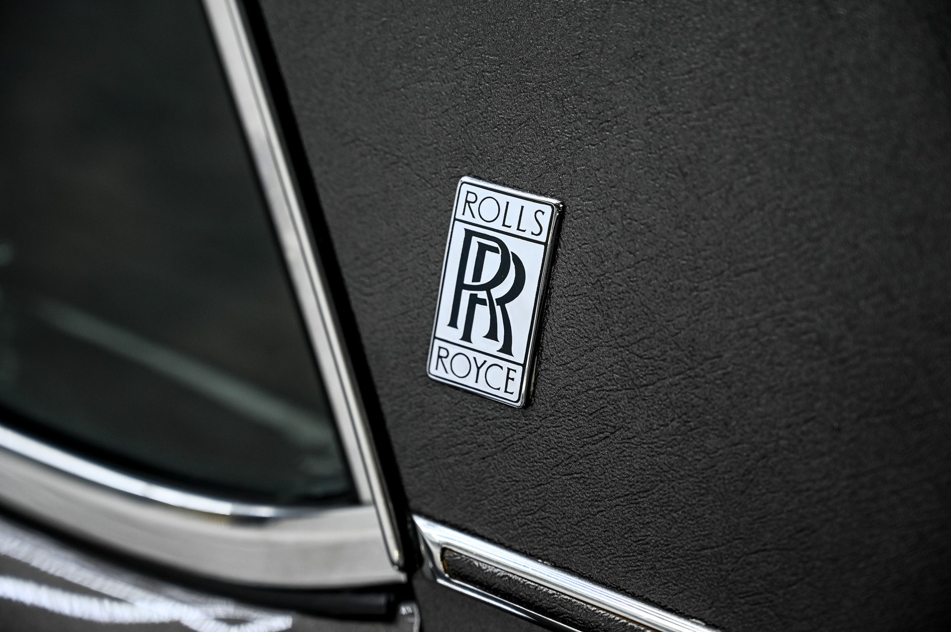 ROLLS-ROYCE Silver Spur-image-16