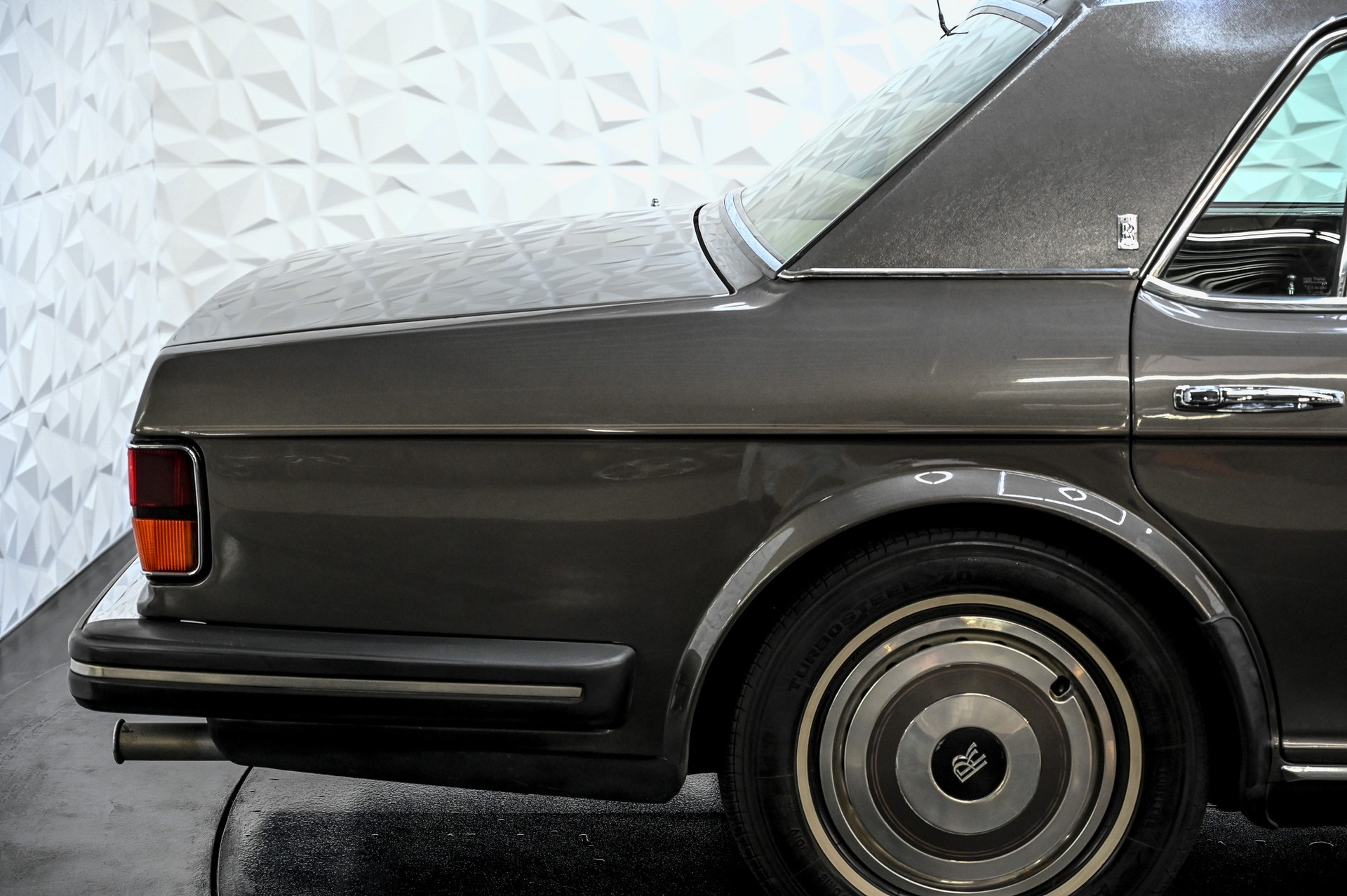 ROLLS-ROYCE Silver Spur-image-14