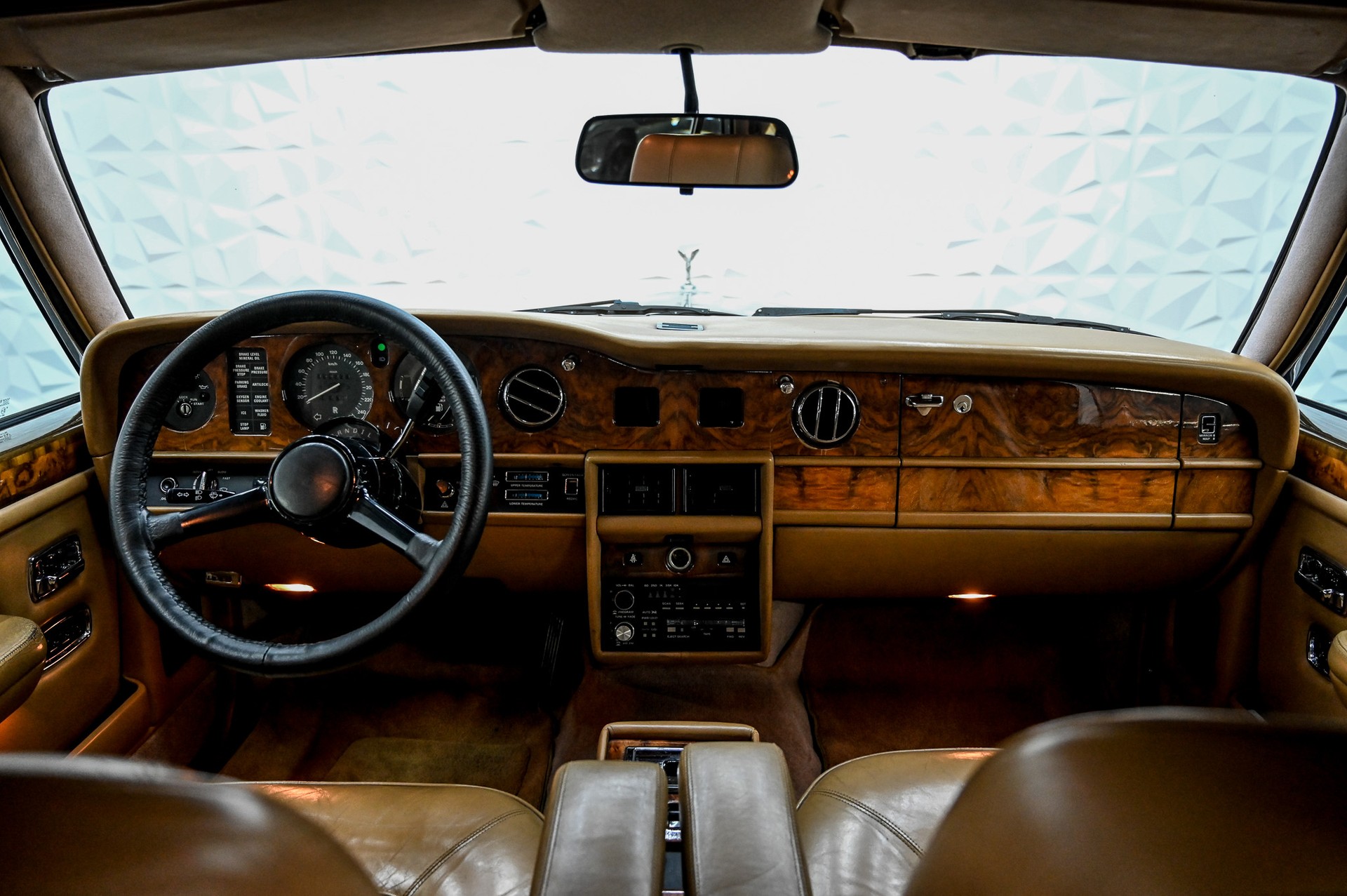 ROLLS-ROYCE Silver Spur-image-23