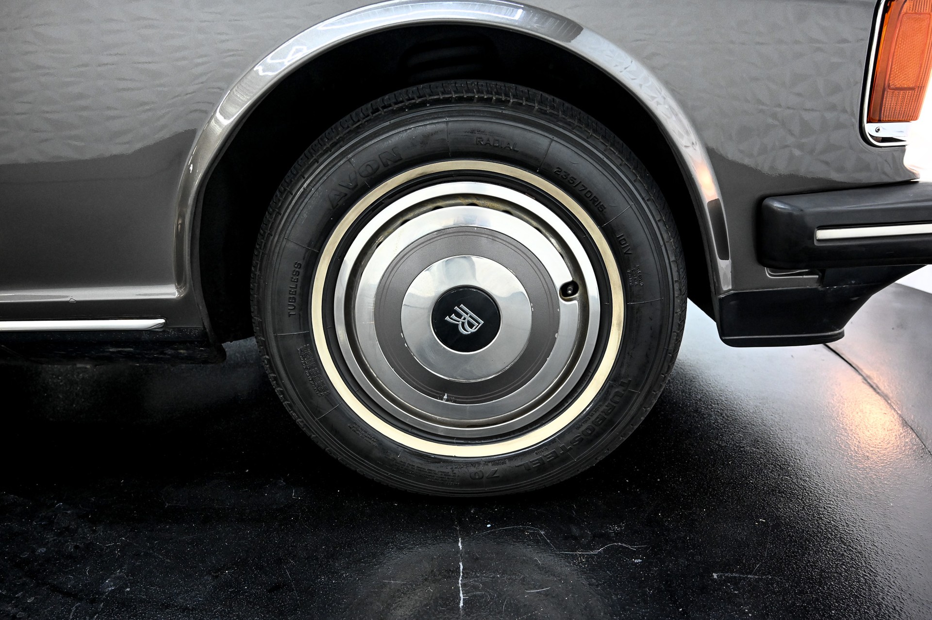 ROLLS-ROYCE Silver Spur-image-12