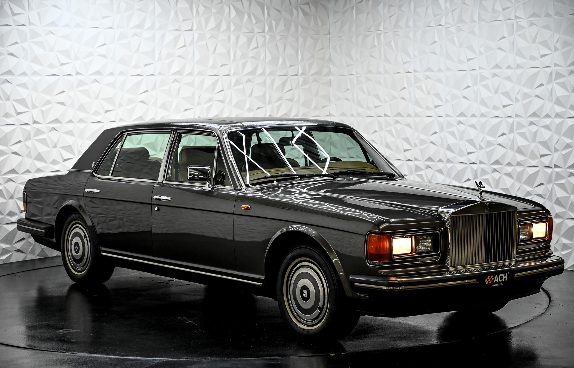 ROLLS-ROYCE Silver Spur