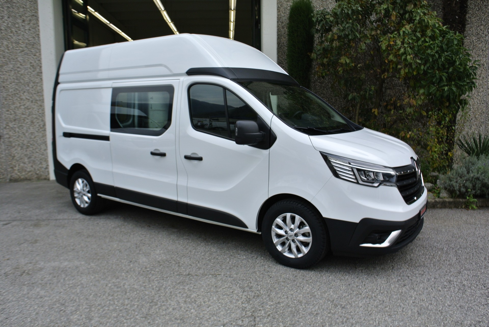 RENAULT Trafic 2.0 Blue dCi 150 3.5t Advance L2H2 IP-image-4