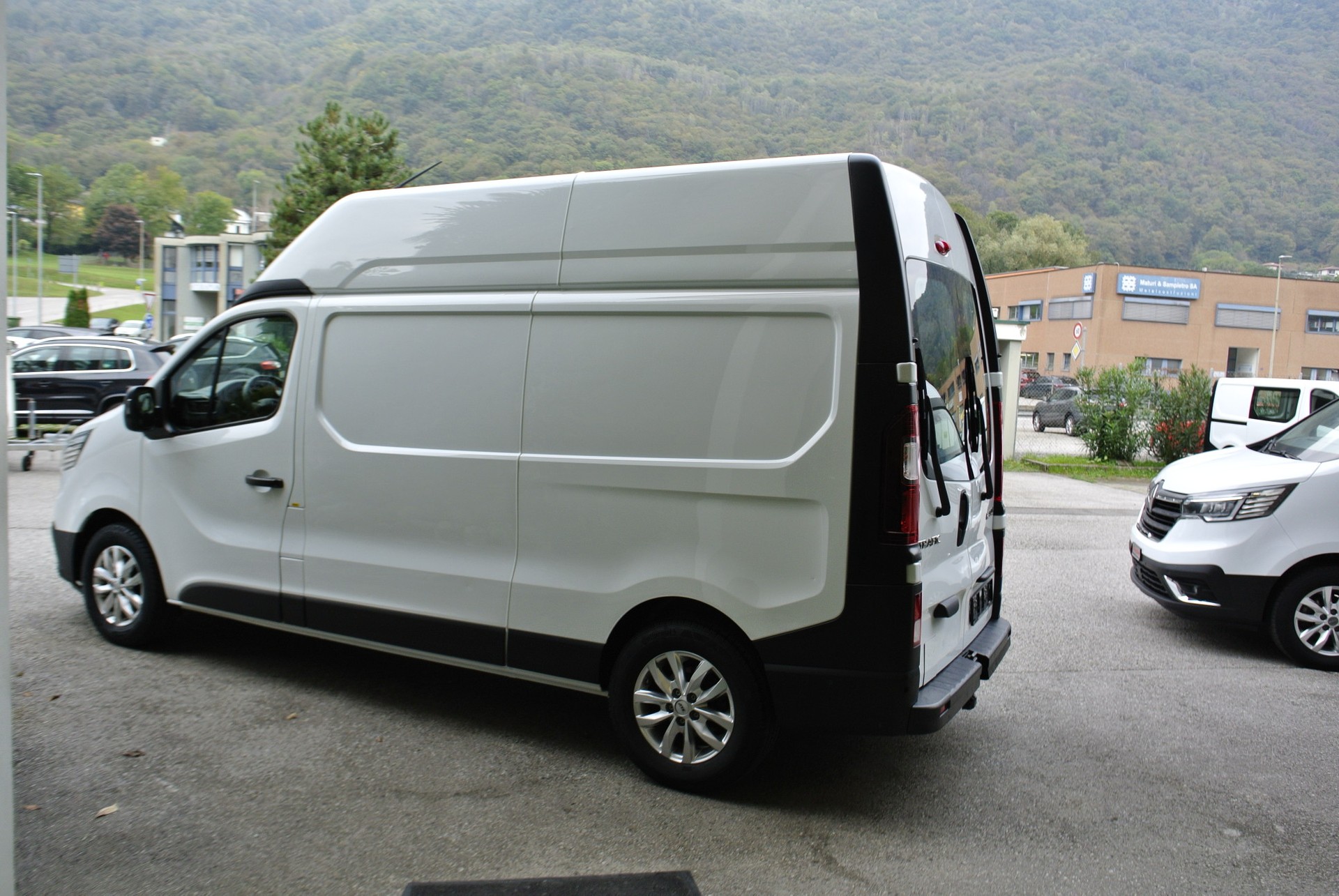 RENAULT Trafic 2.0 Blue dCi 150 3.5t Advance L2H2 IP-image-10