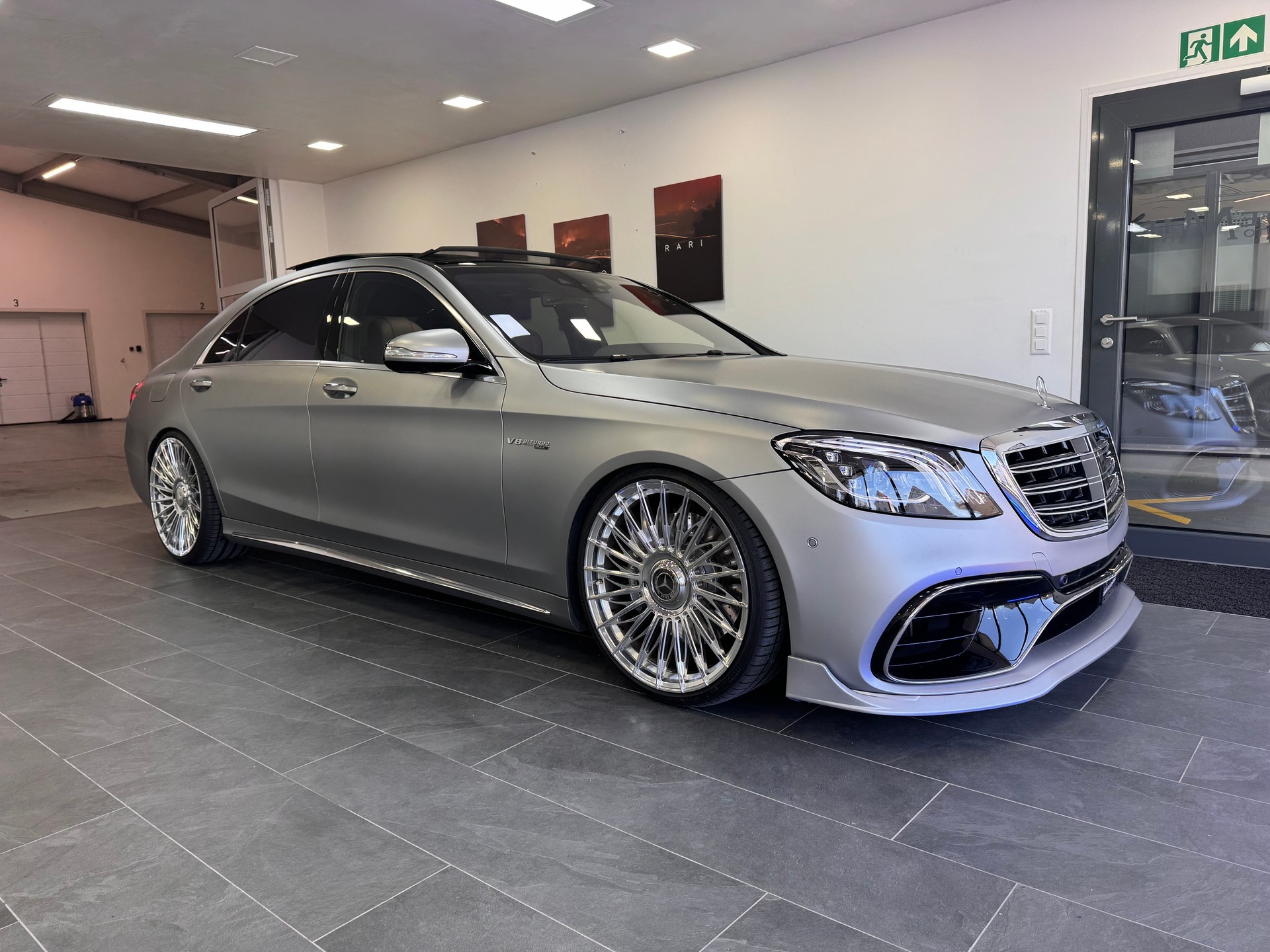 MERCEDES-BENZ S 63 AMG L 4Matic+ 9G-Tronic *ohne OPF / Designo Allanitgrau Matt / 22 Zoll / Burmester 3D / Panorama / Night Vision*-image-2
