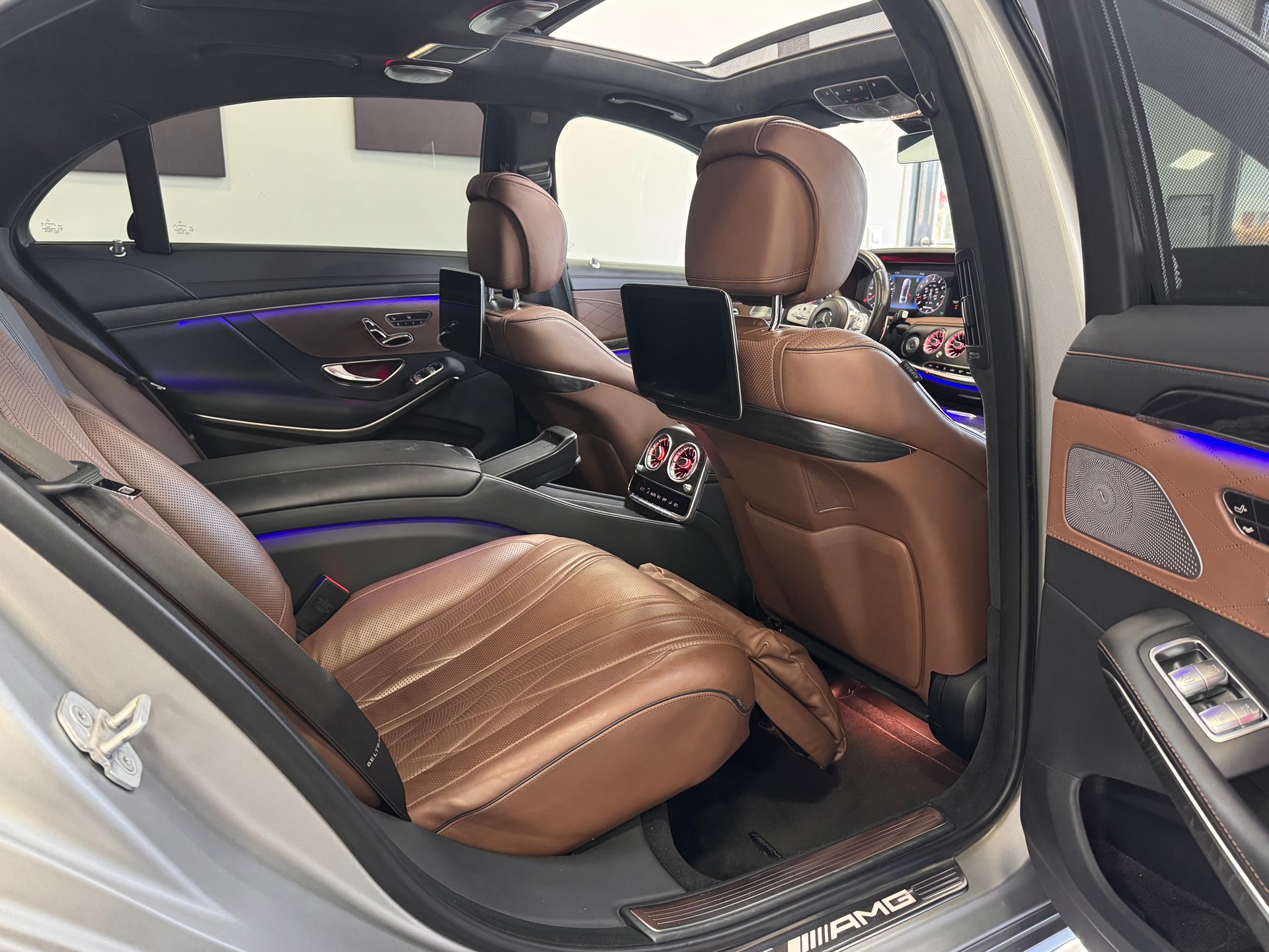 MERCEDES-BENZ S 63 AMG L 4Matic+ 9G-Tronic *ohne OPF / Designo Allanitgrau Matt / 22 Zoll / Burmester 3D / Panorama / Night Vision*-image-9