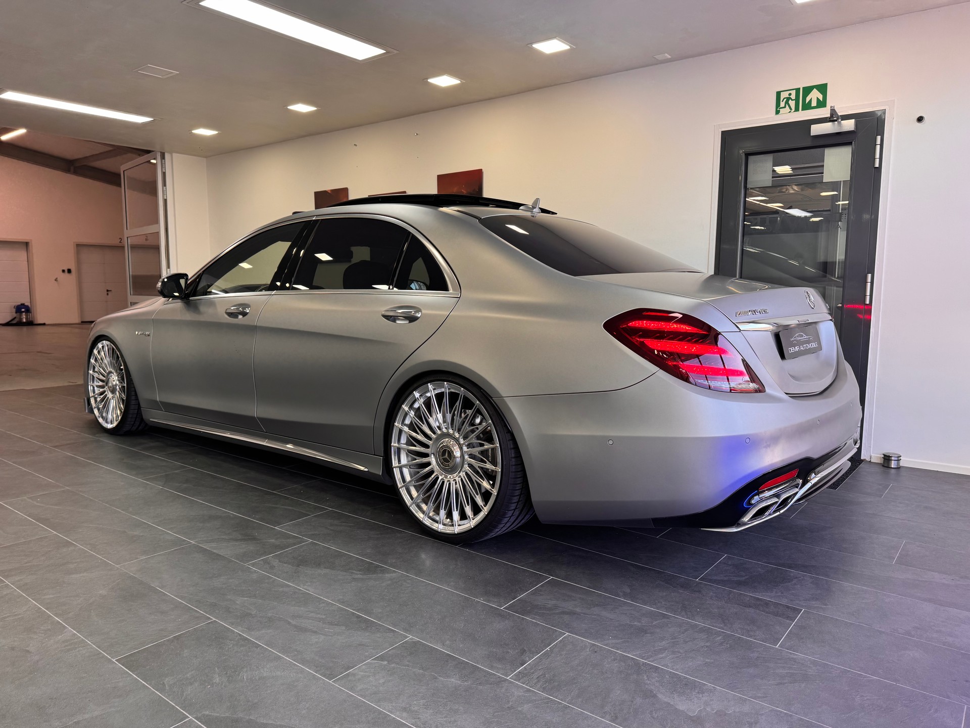 MERCEDES-BENZ S 63 AMG L 4Matic+ 9G-Tronic *ohne OPF / Designo Allanitgrau Matt / 22 Zoll / Burmester 3D / Panorama / Night Vision*-image-5