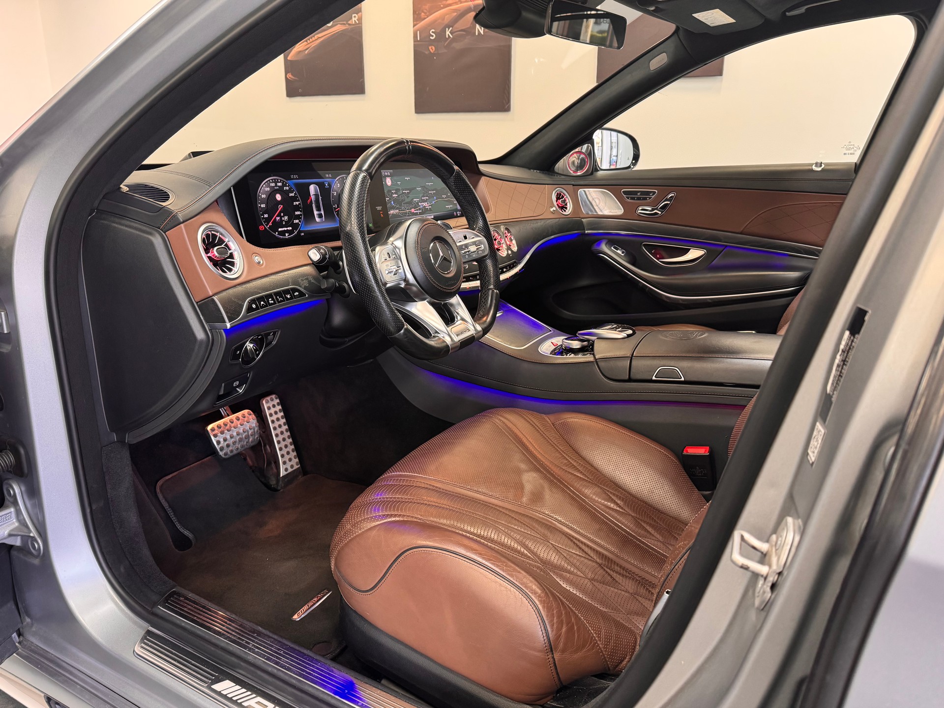 MERCEDES-BENZ S 63 AMG L 4Matic+ 9G-Tronic *ohne OPF / Designo Allanitgrau Matt / 22 Zoll / Burmester 3D / Panorama / Night Vision*-image-6