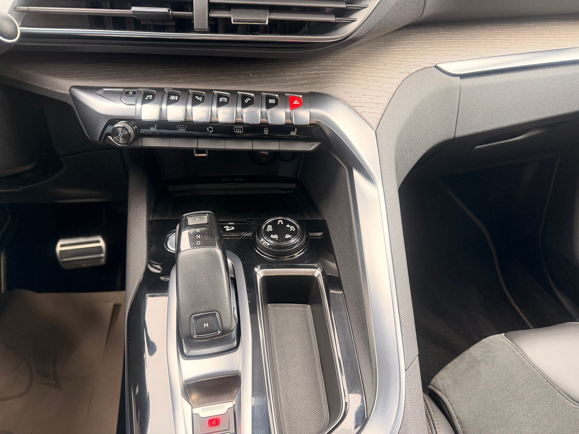 PEUGEOT 3008 2.0 BlueHDi 180 GT-image-9