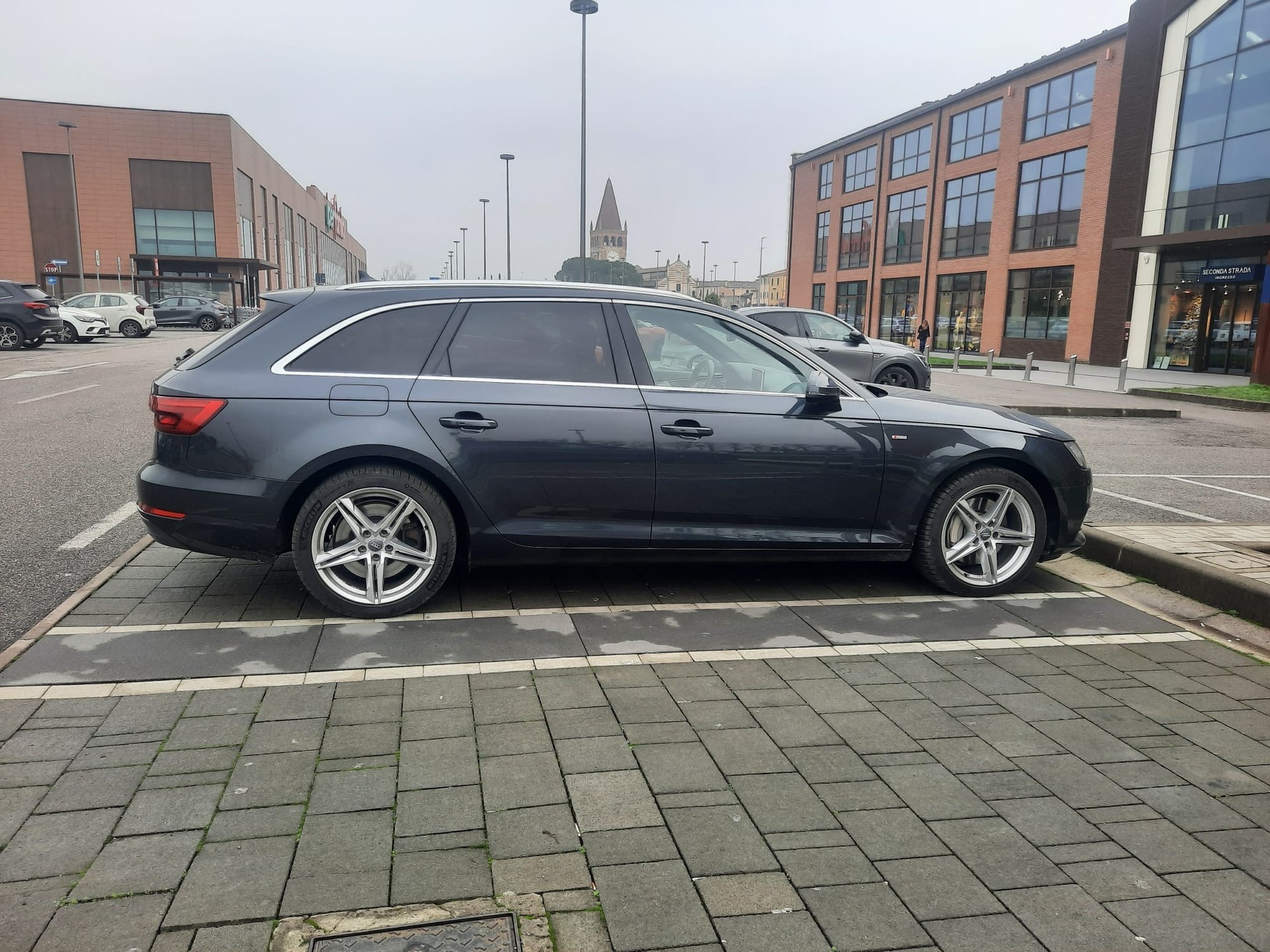 AUDI A4 Avant 3.0 TDI Sport quattro tiptronic-image-2