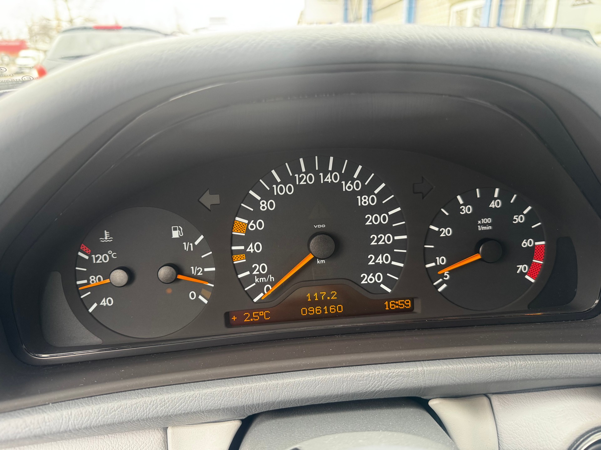 MERCEDES-BENZ CLK 320 Elégance Automatic-image-4