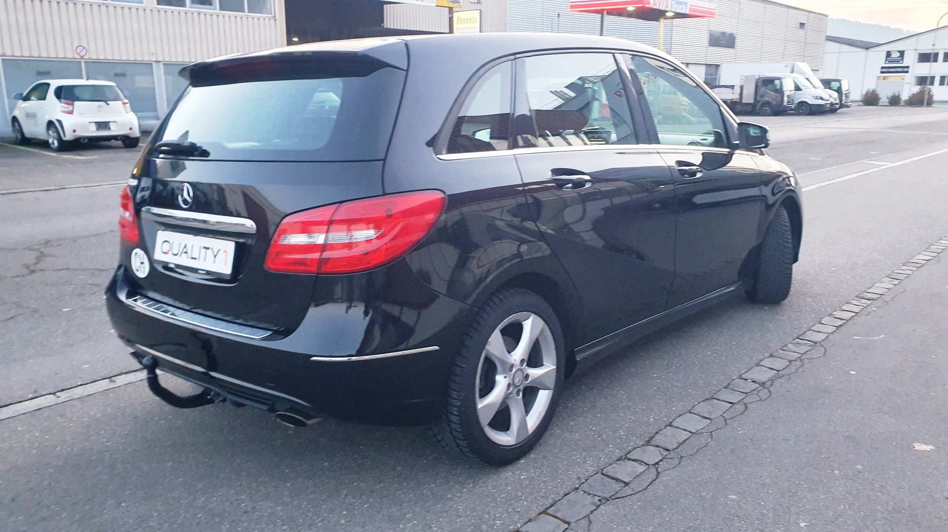 MERCEDES-BENZ B 180 7G-DCT-image-9