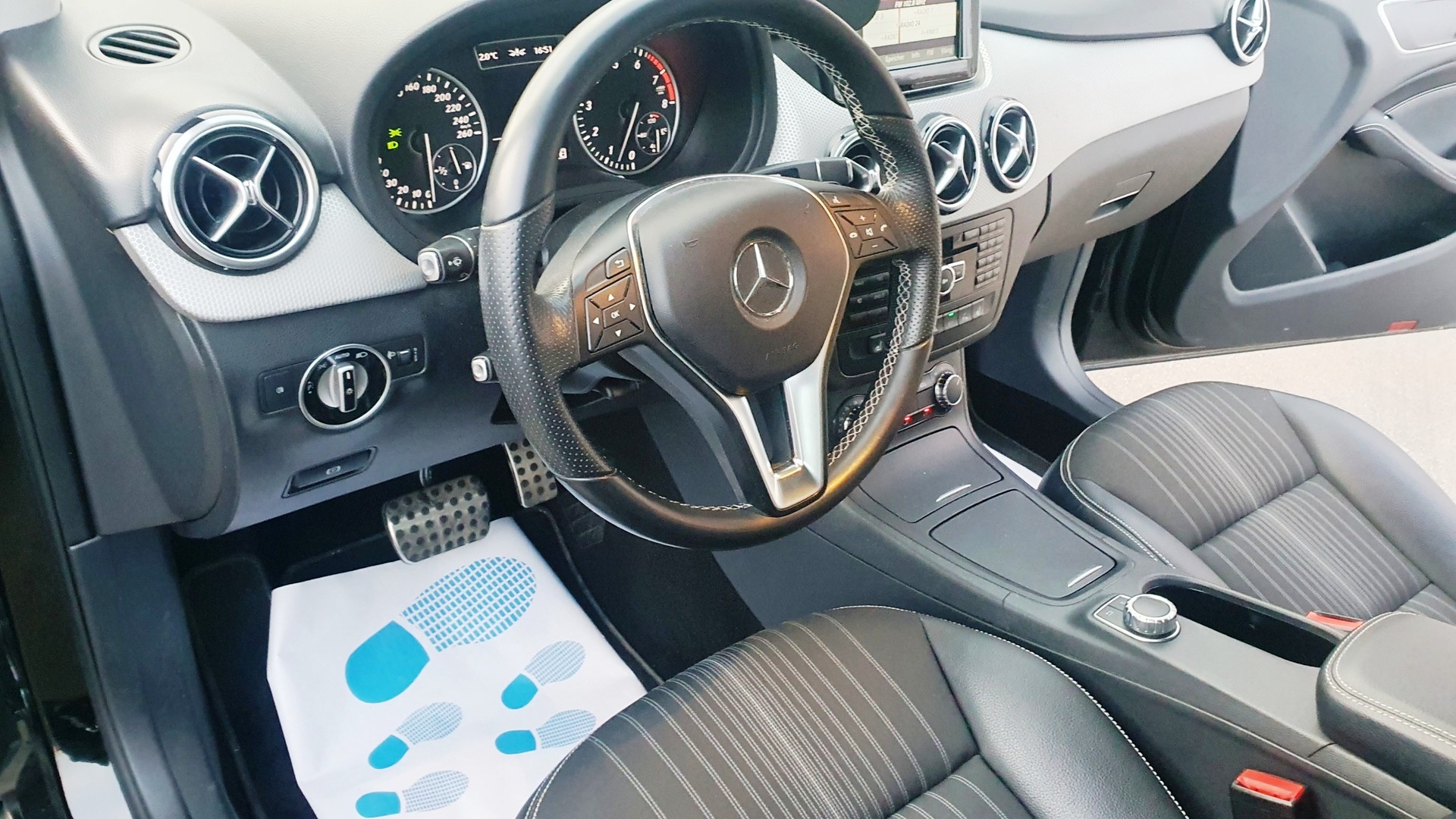 MERCEDES-BENZ B 180 7G-DCT-image-12