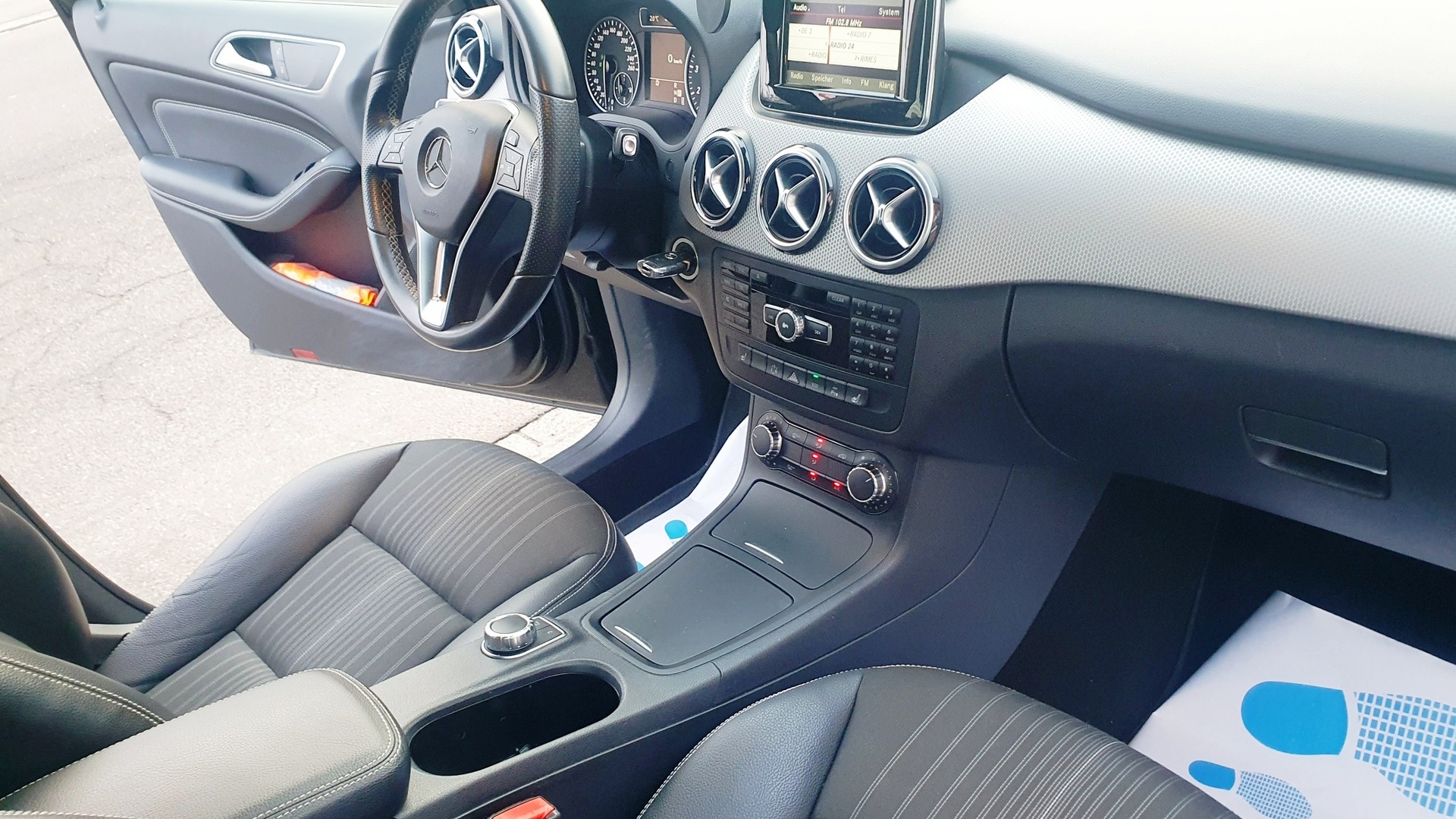 MERCEDES-BENZ B 180 7G-DCT-image-13