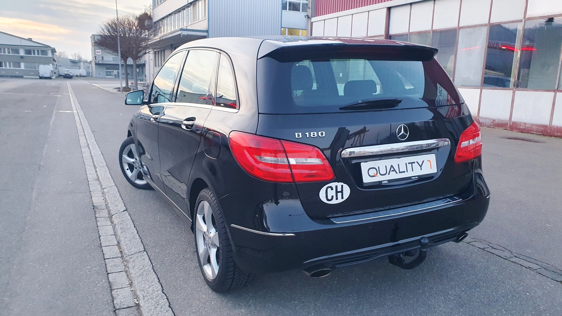 MERCEDES-BENZ B 180 7G-DCT-image-6