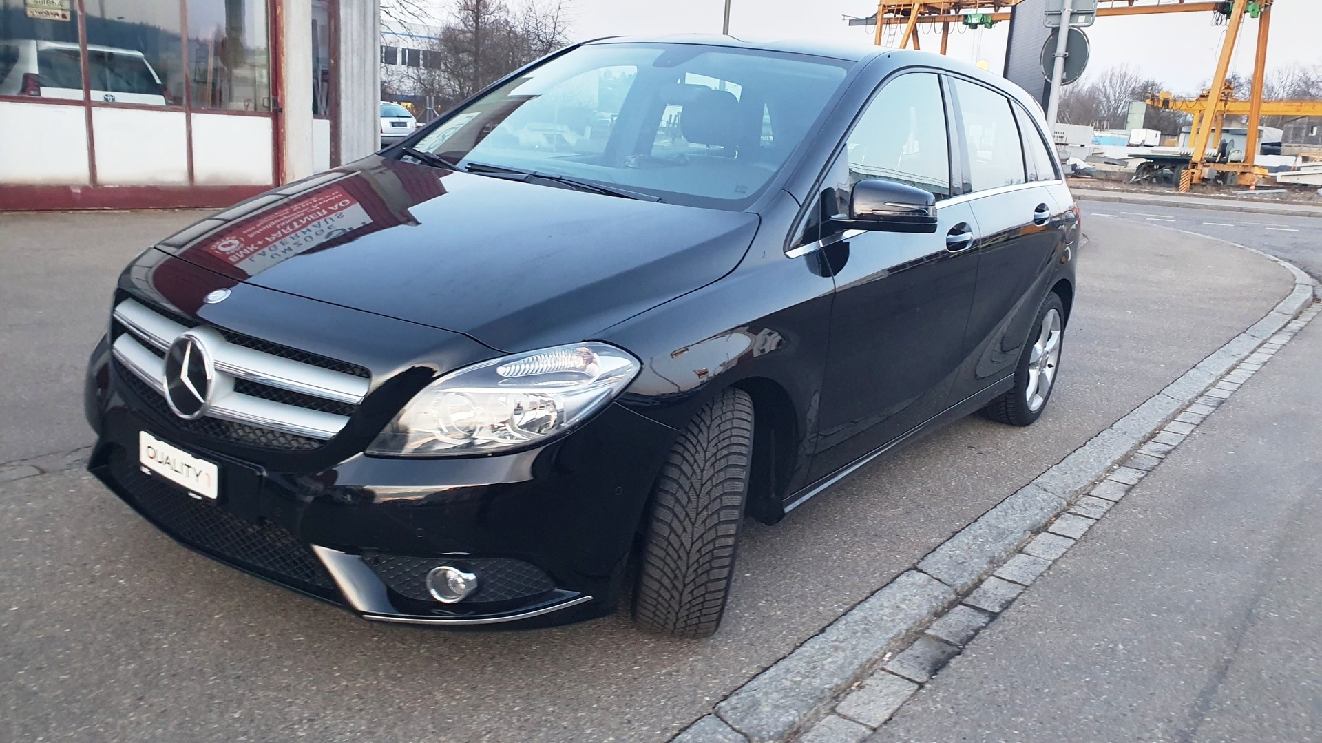MERCEDES-BENZ B 180 7G-DCT-image-4