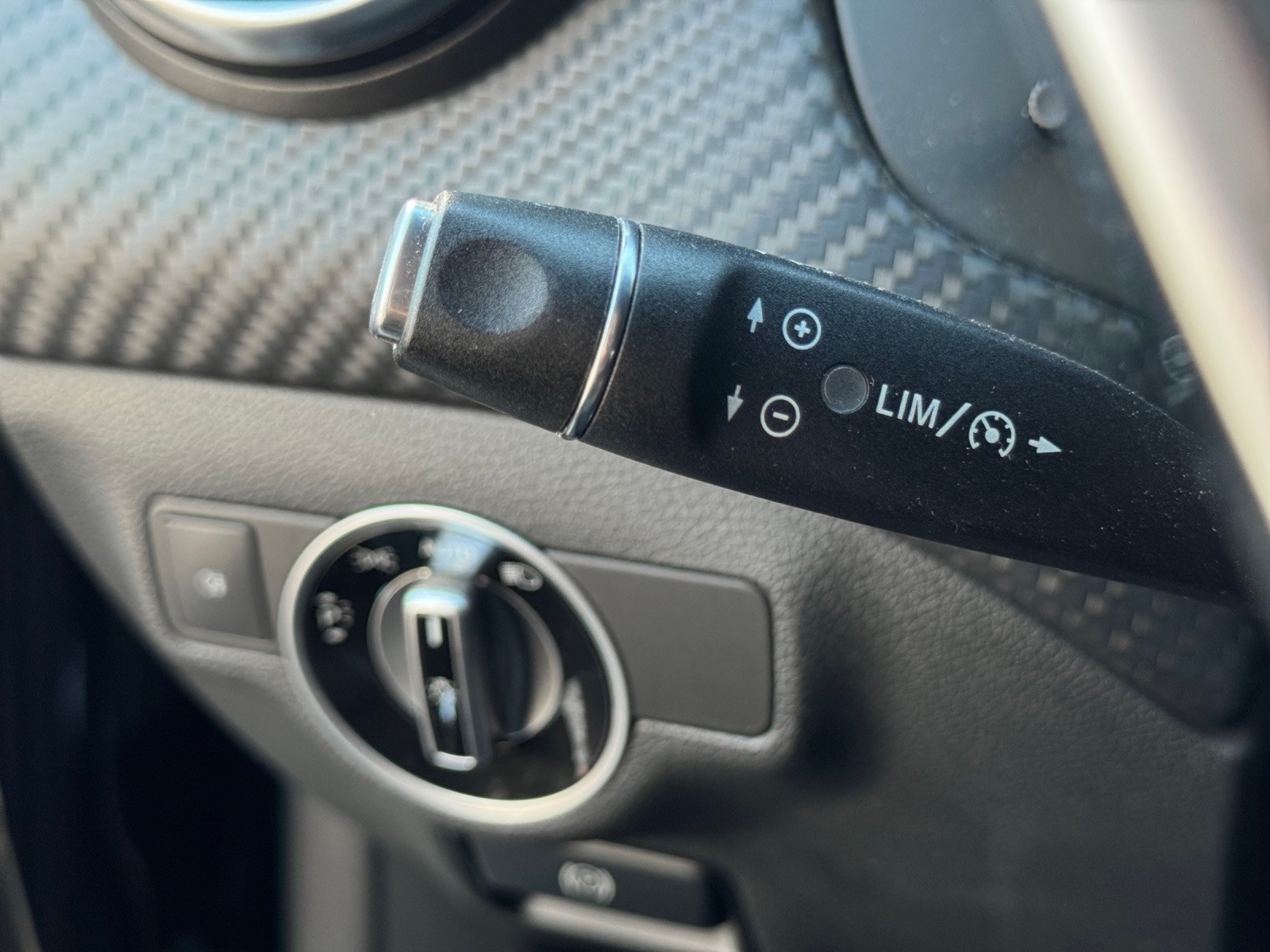 MERCEDES-BENZ A 180 AMG Line 7G-DCT-image-17