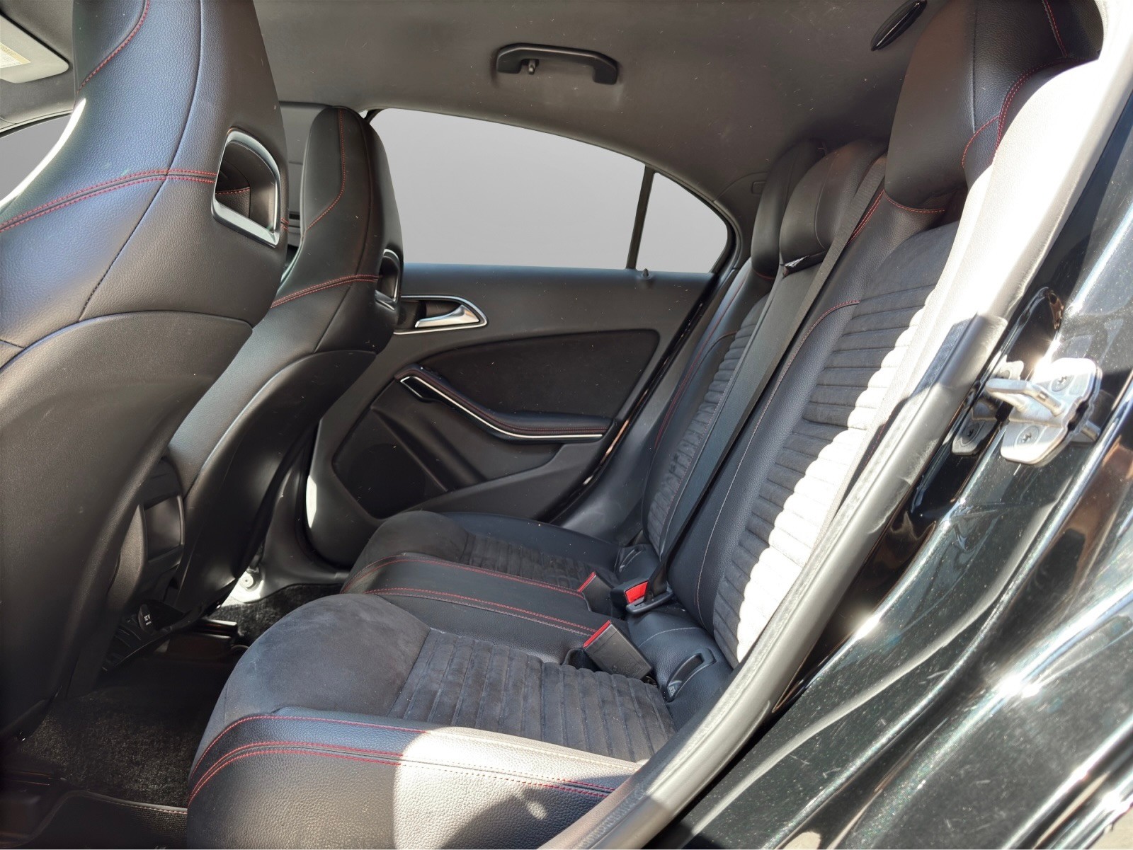 MERCEDES-BENZ A 180 AMG Line 7G-DCT-image-10