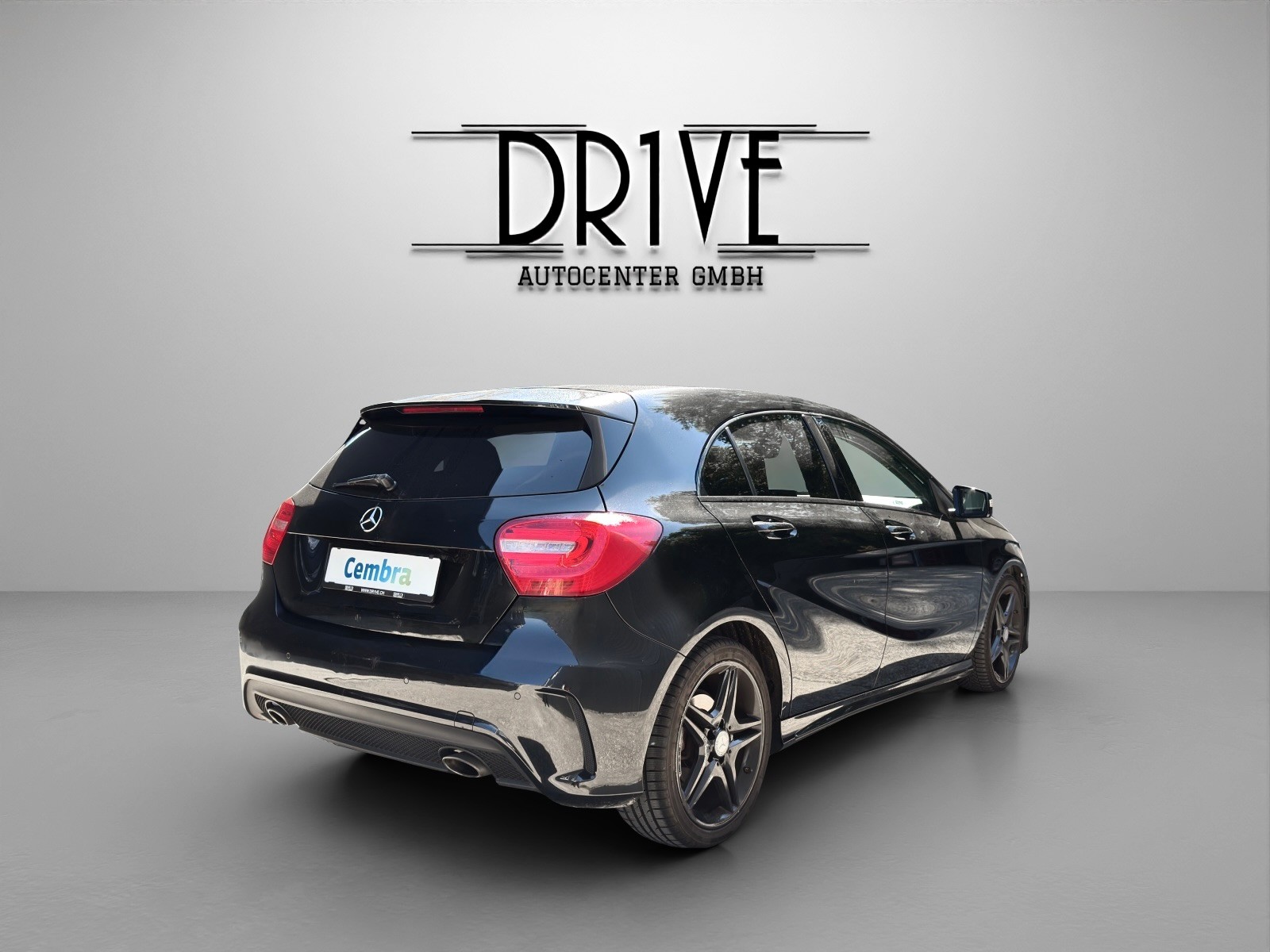 MERCEDES-BENZ A 180 AMG Line 7G-DCT-image-4