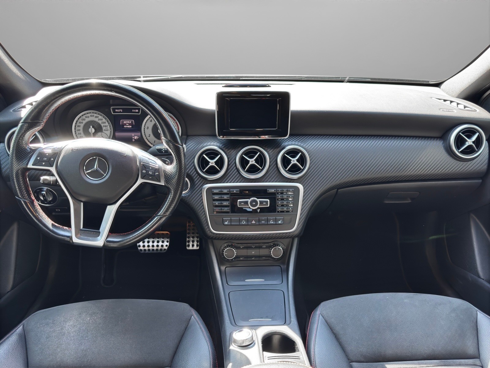 MERCEDES-BENZ A 180 AMG Line 7G-DCT-image-8
