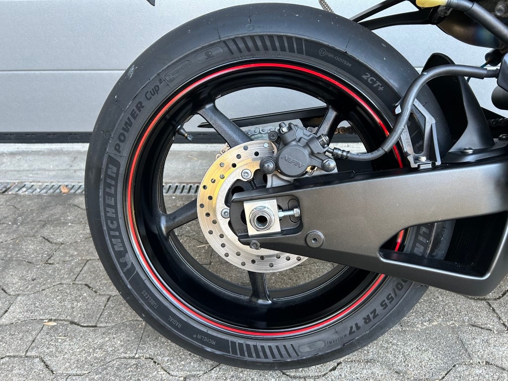 YAMAHA YZF-R1-image-9