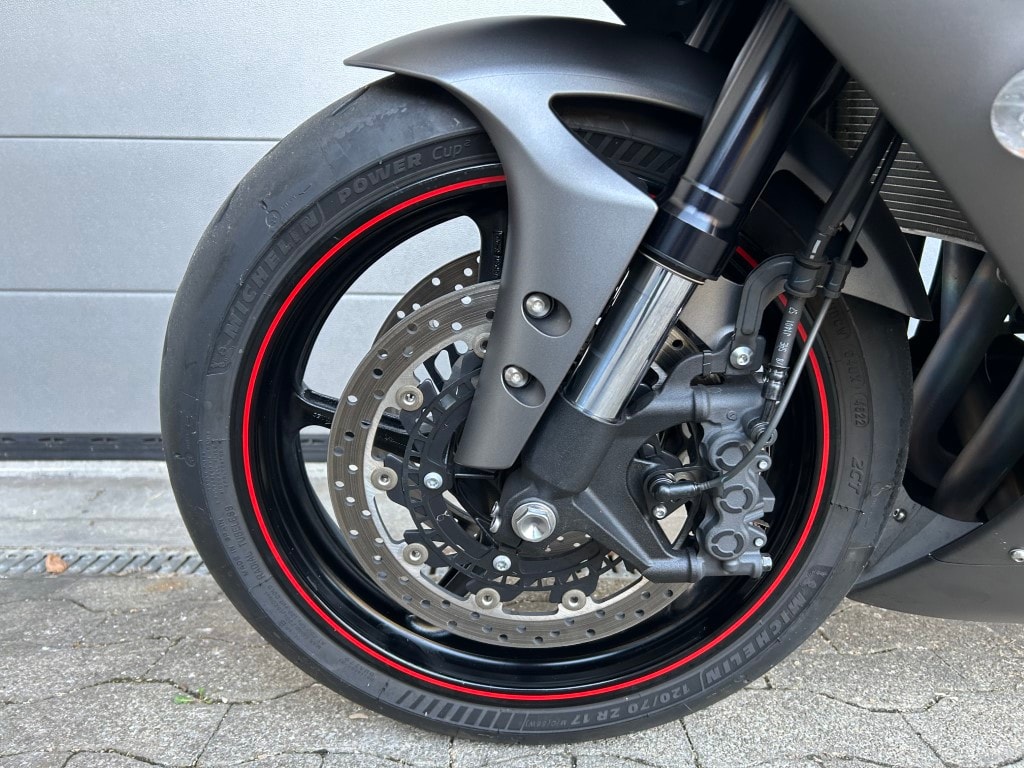 YAMAHA YZF-R1-image-8