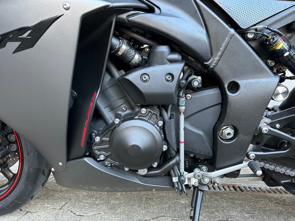 YAMAHA YZF-R1-image-7