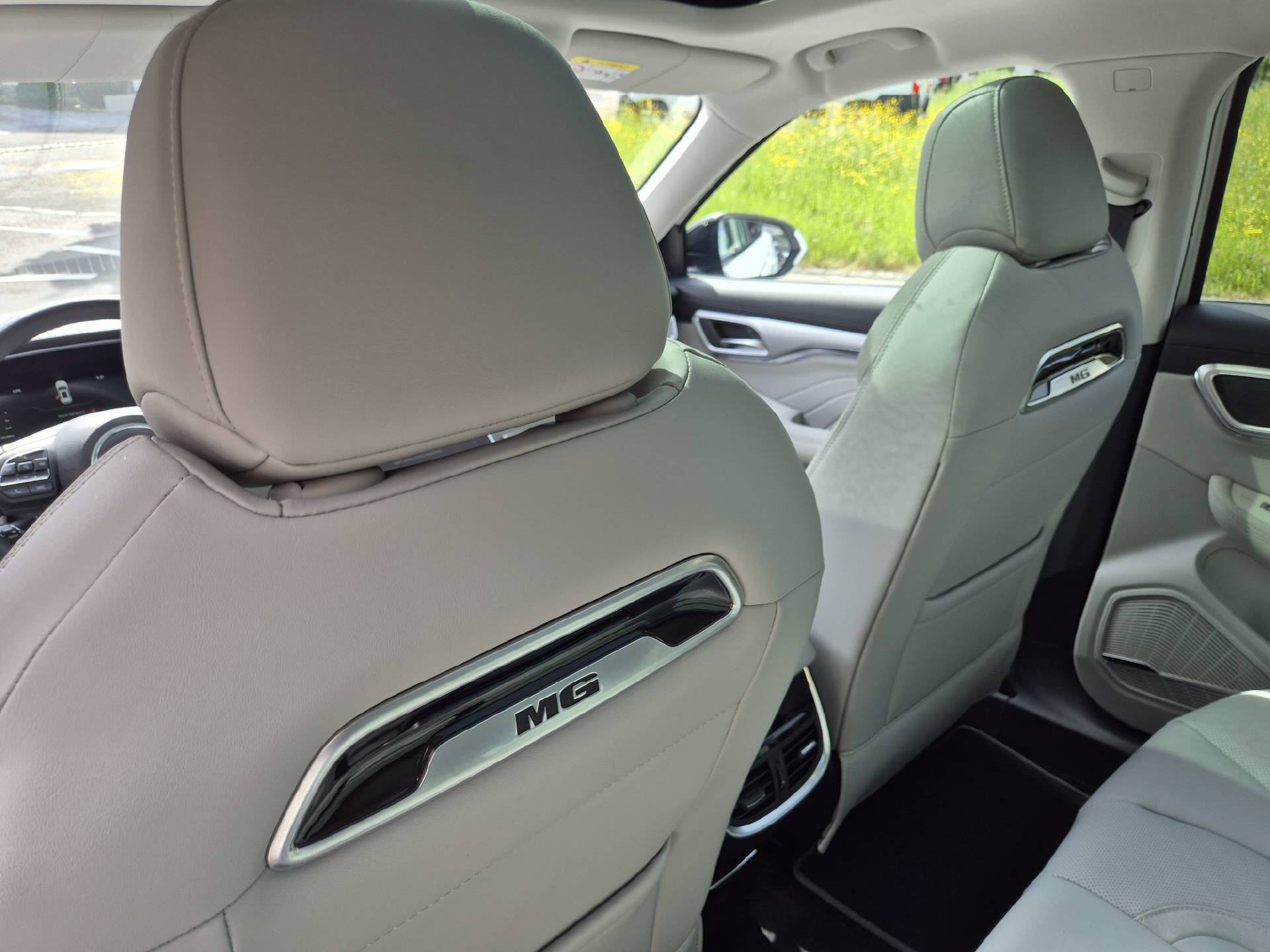 MG Marvel R 70kWh Luxury-image-10