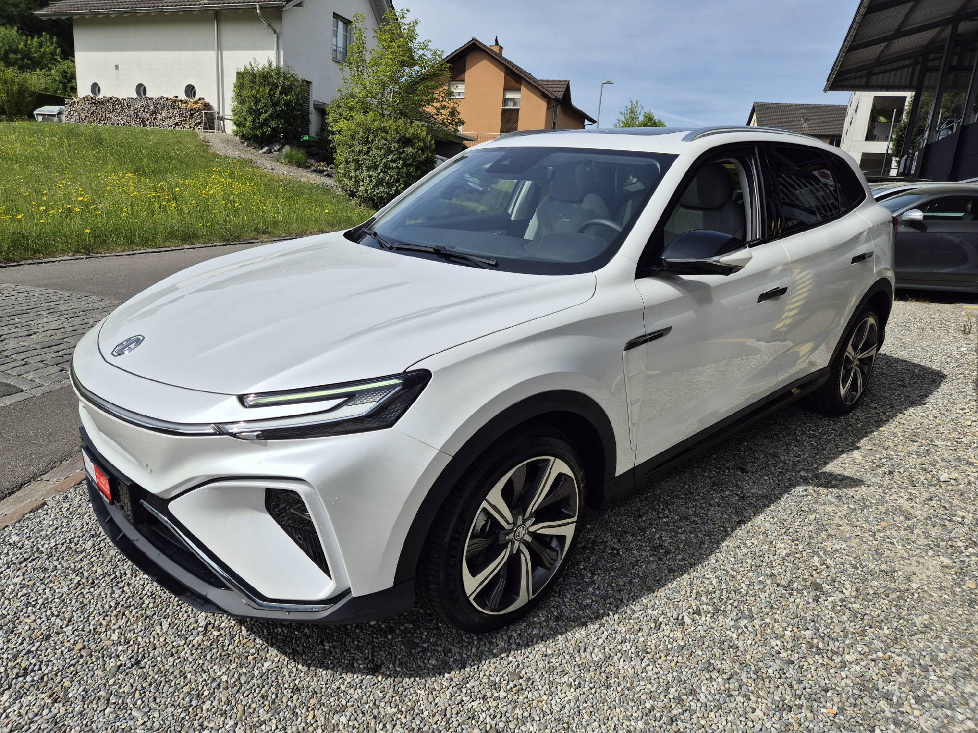 MG Marvel R 70kWh Luxury-image-2