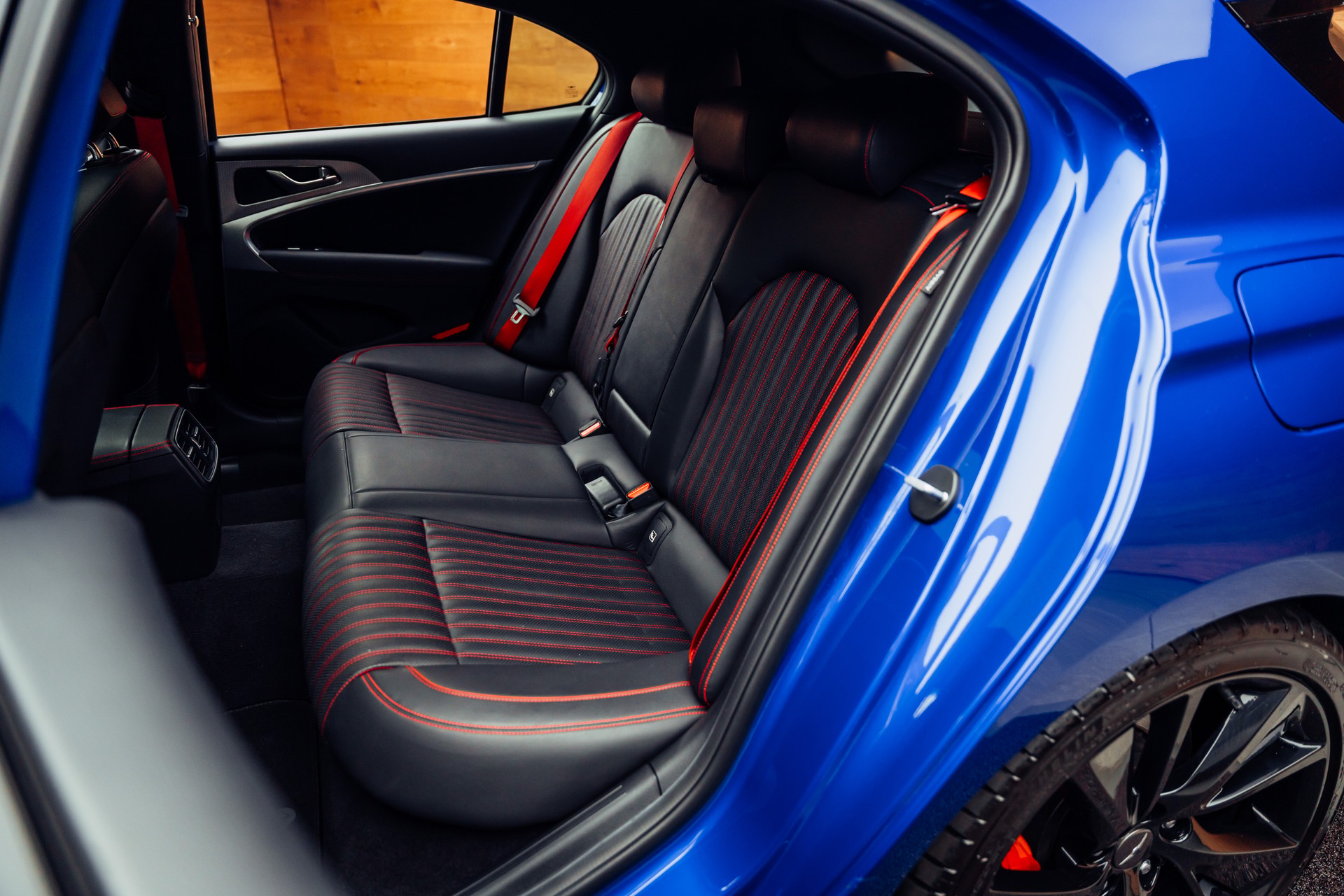GENESIS G70 Shooting Brake 2.2 CRDI Sport AT8 AWD-image-9