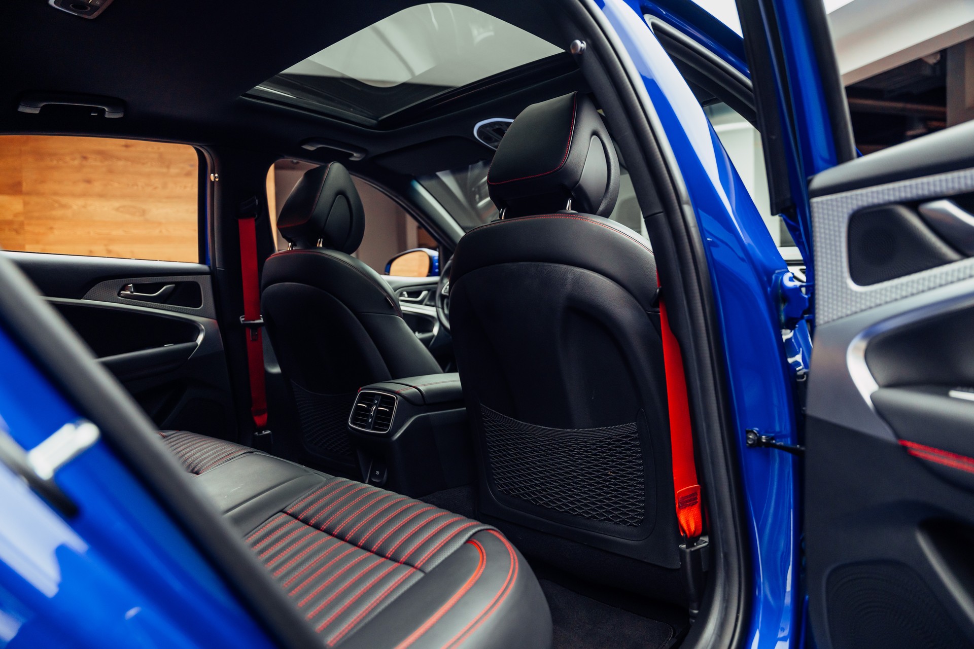 GENESIS G70 Shooting Brake 2.2 CRDI Sport AT8 AWD-image-11
