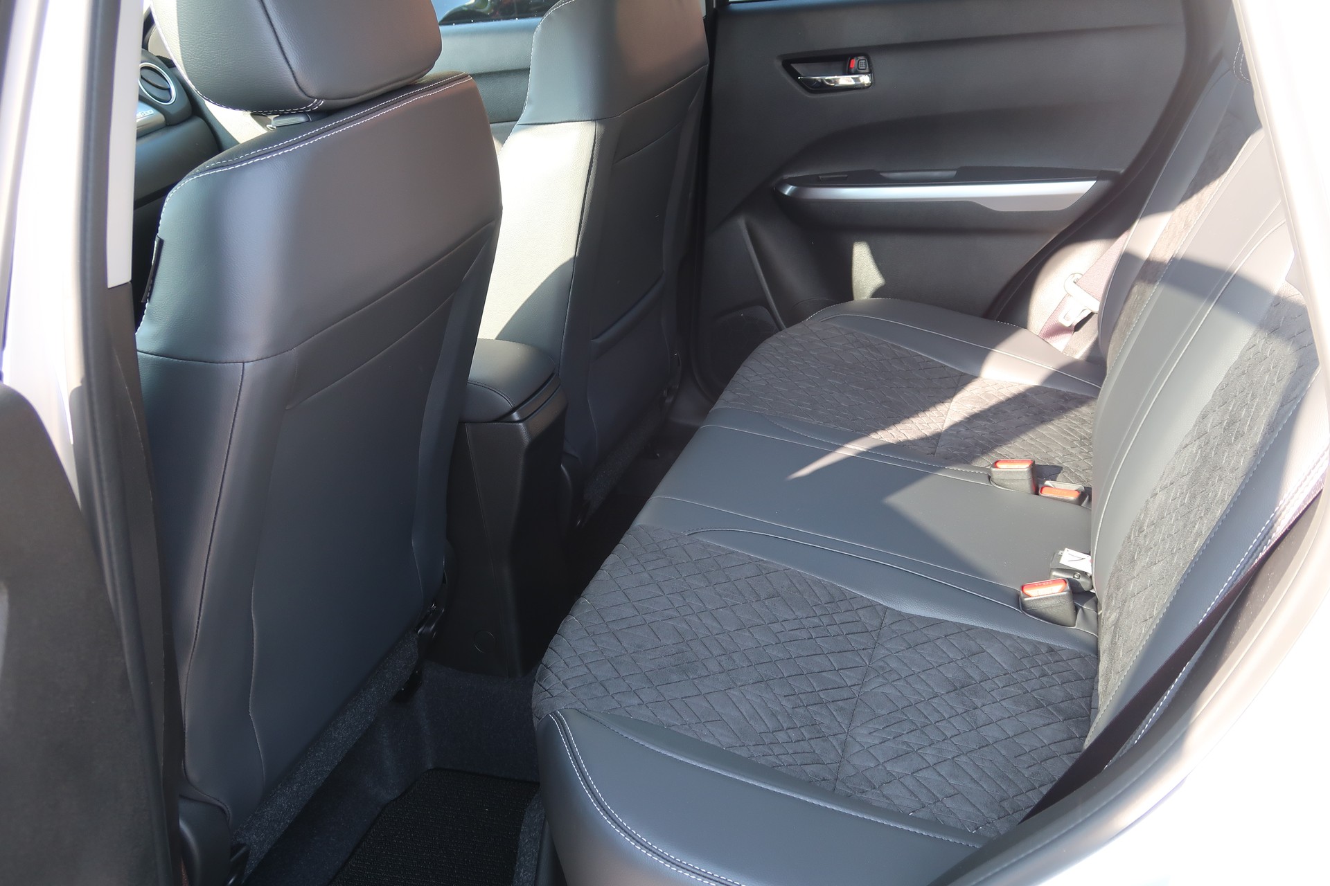 SUZUKI Vitara 1.4 Boosterjet Compact Top 4x4 Hybrid Automatic Panoramadach-image-9