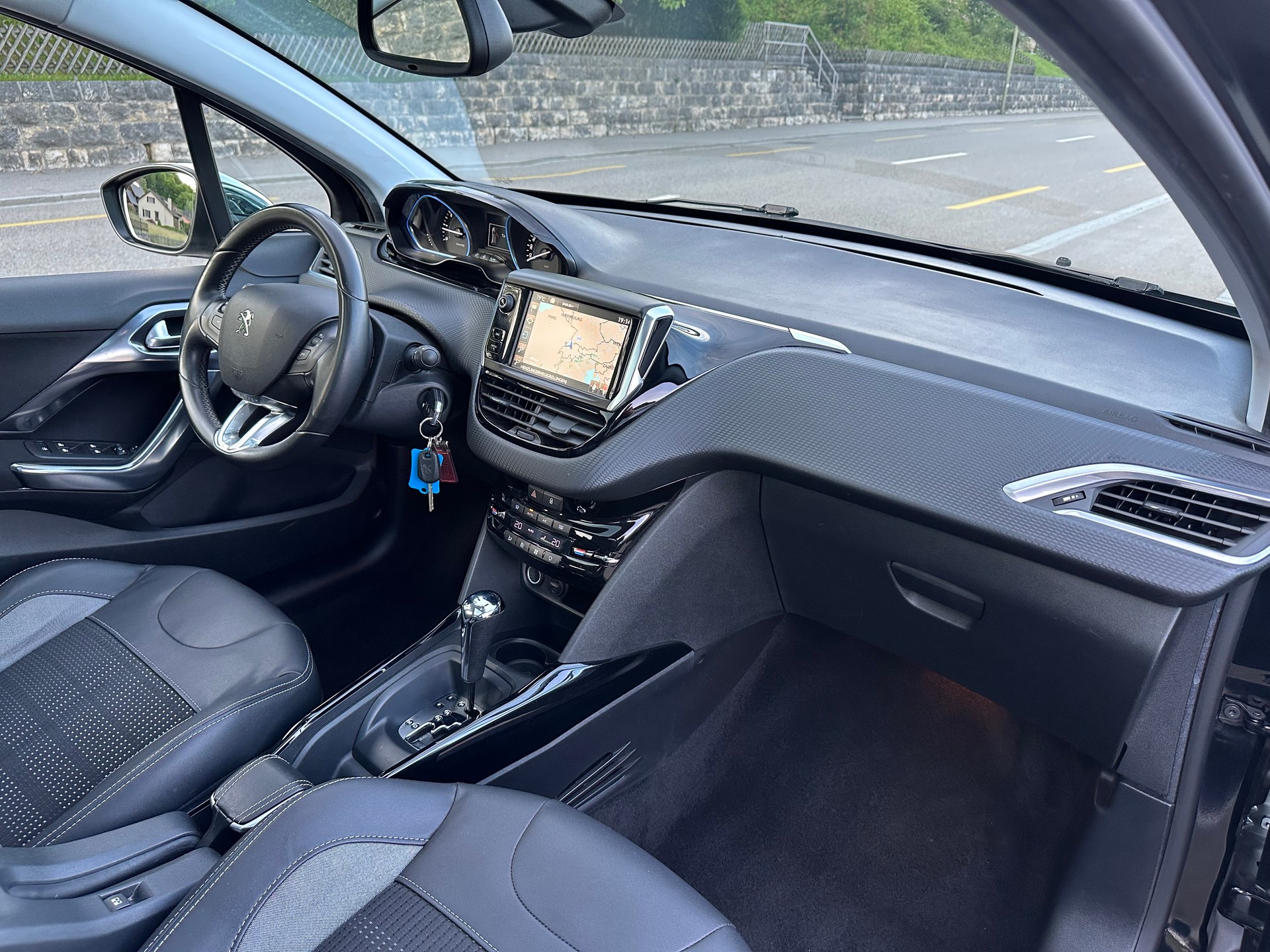 PEUGEOT 2008 1.6 VTI Allure Automatic-image-10