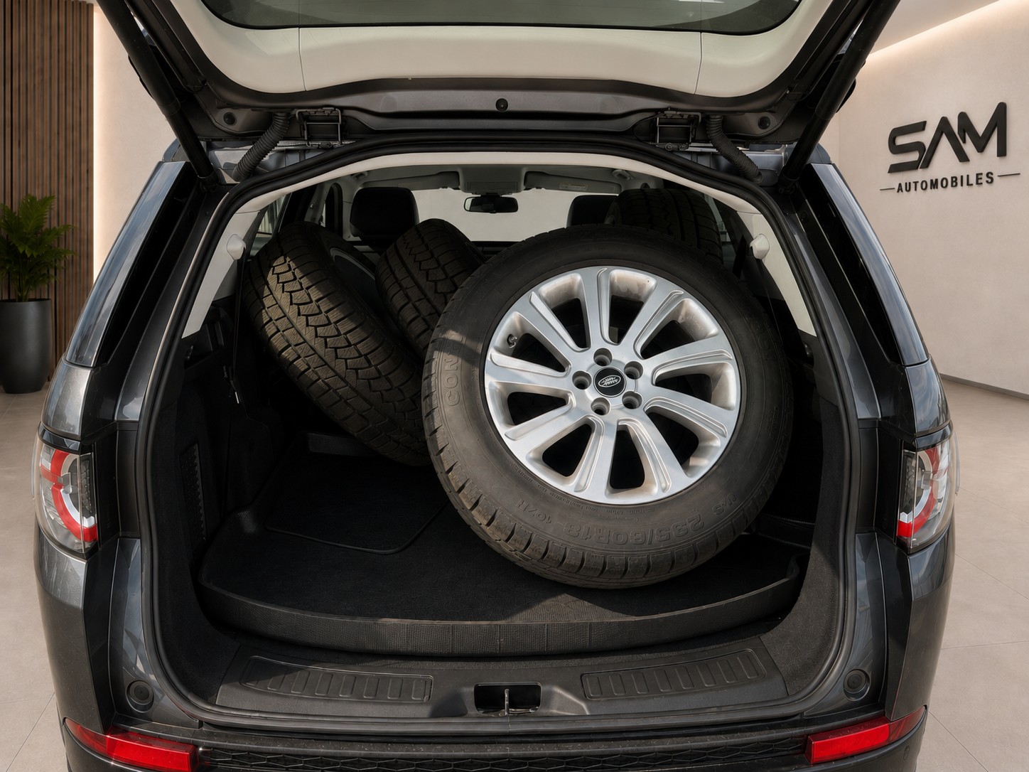 LAND ROVER Discovery Sport 2.0 Si4 HSE Luxury AT9-image-13