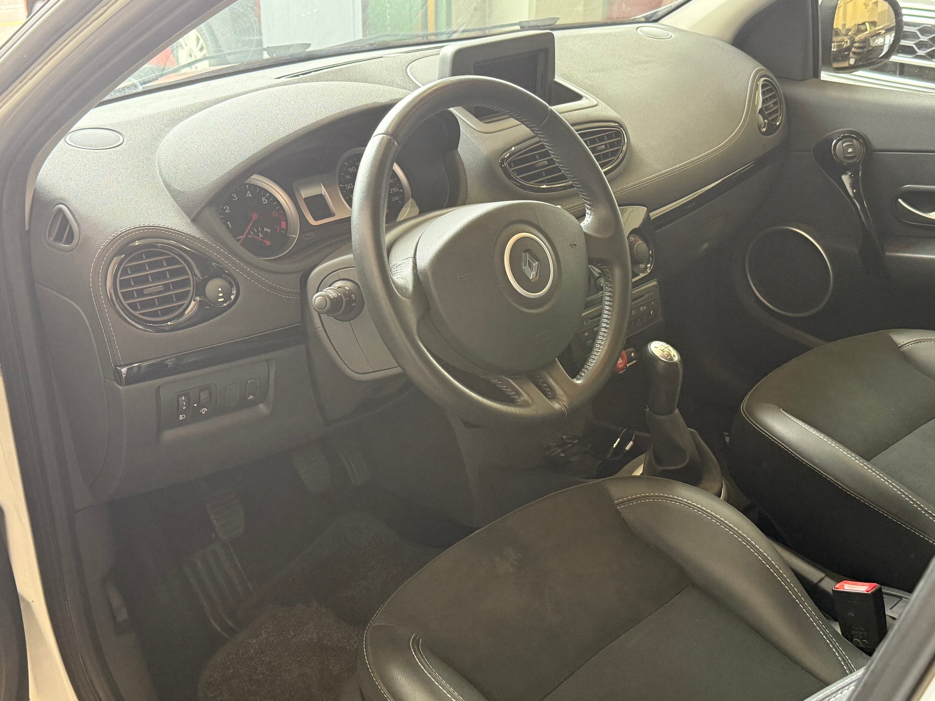 RENAULT Clio 1.2 16V Turbo Night&Day-image-6