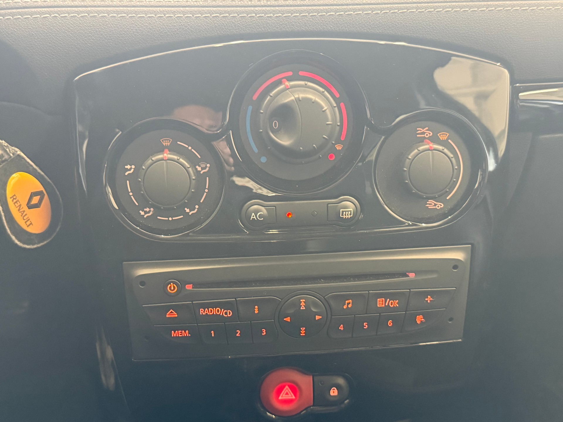 RENAULT Clio 1.2 16V Turbo Night&Day-image-14