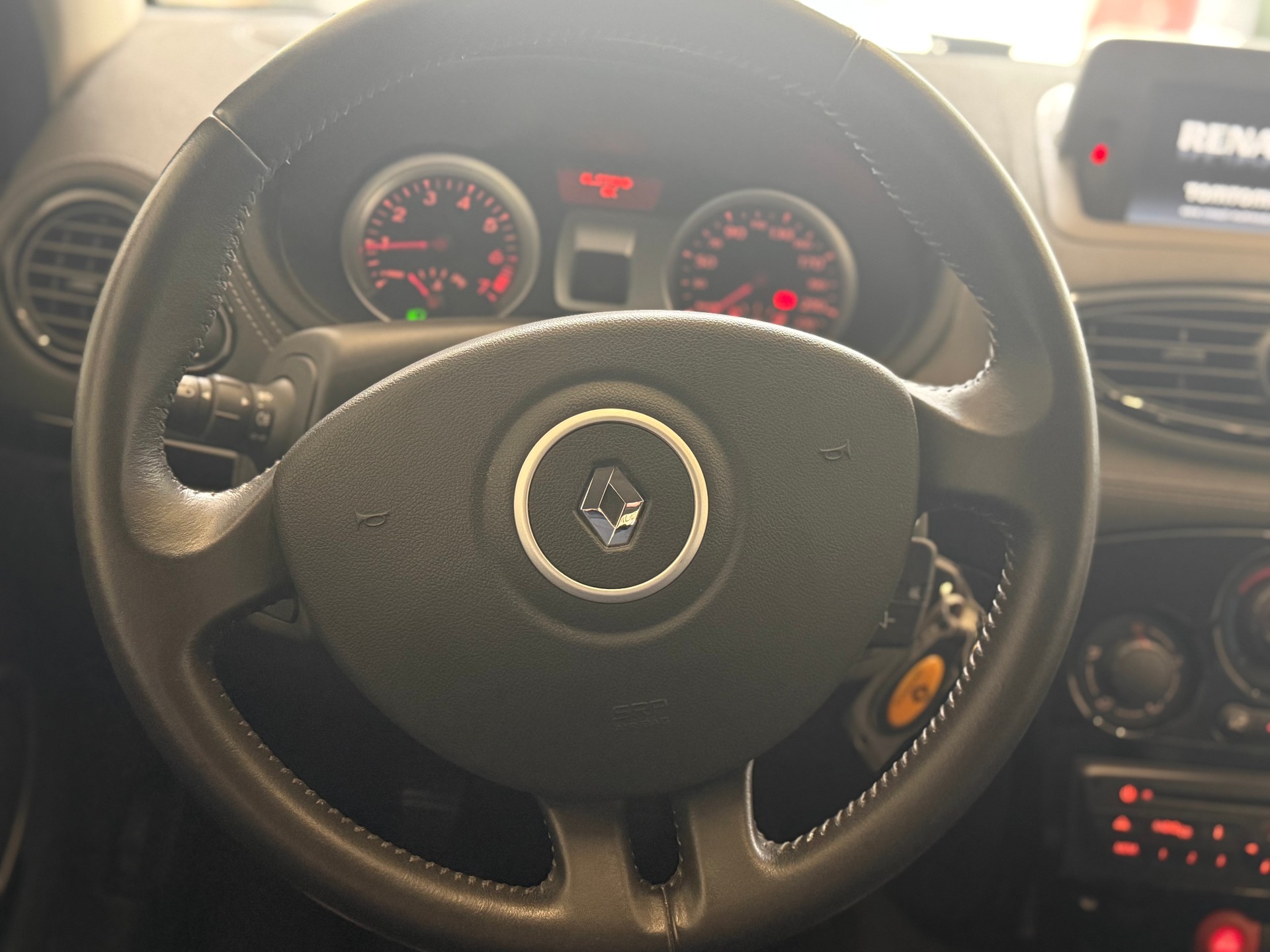 RENAULT Clio 1.2 16V Turbo Night&Day-image-12
