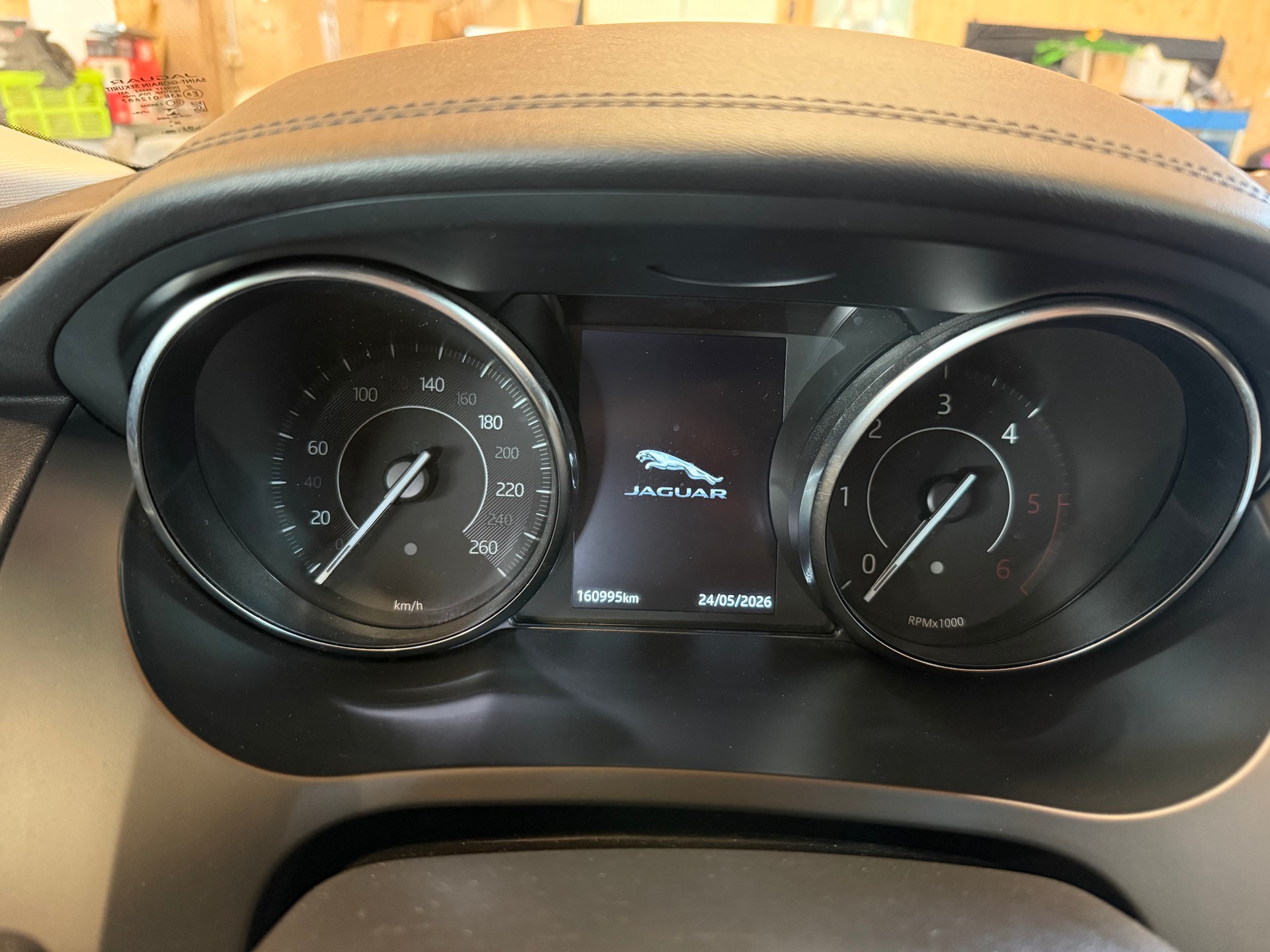 JAGUAR E-Pace 2.0d D180 S AWD Automatik-image-10